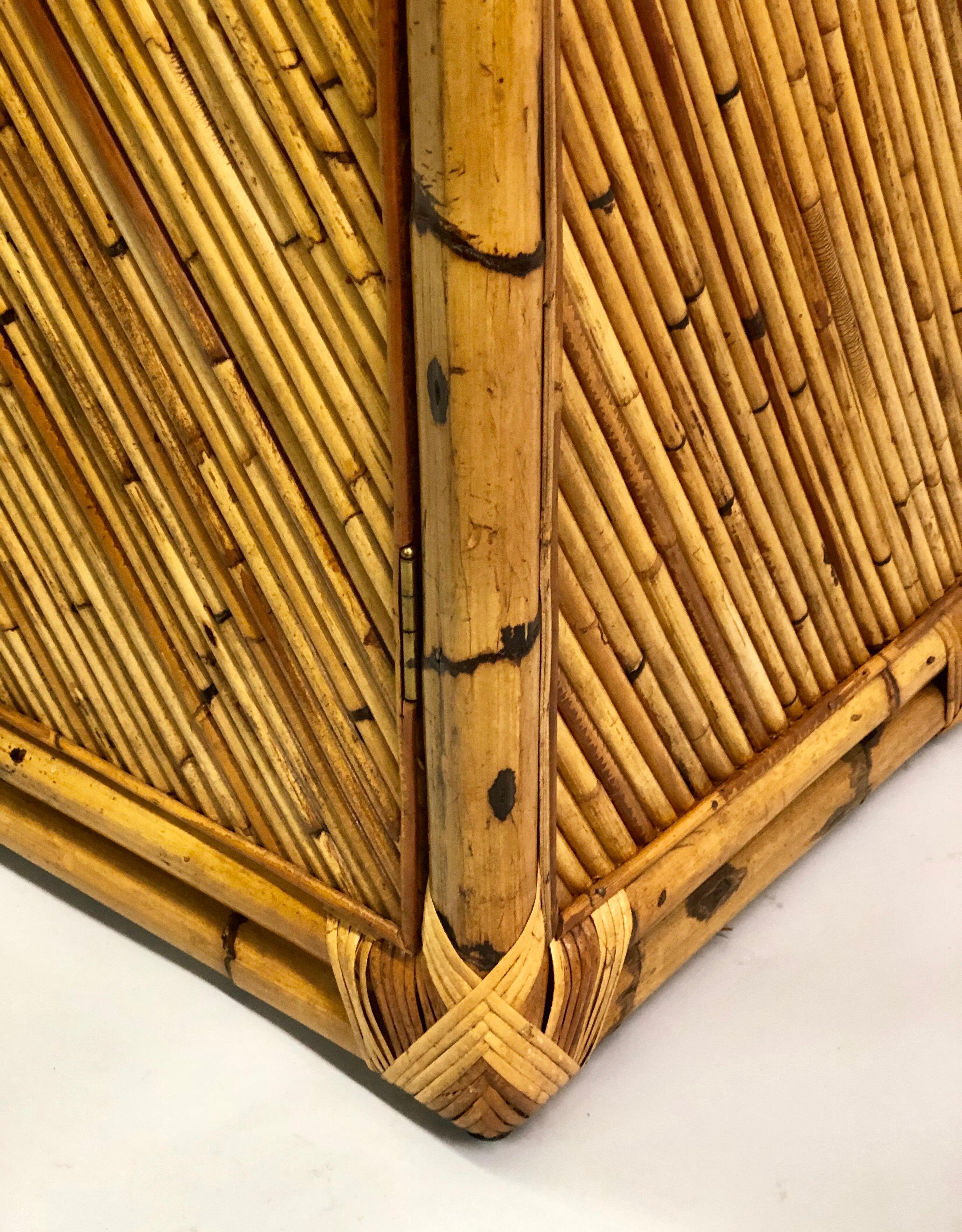 Neoklassizistisches Sideboard/Schrank aus Rattan und Bambus, Mid-Century Modern im Angebot 1