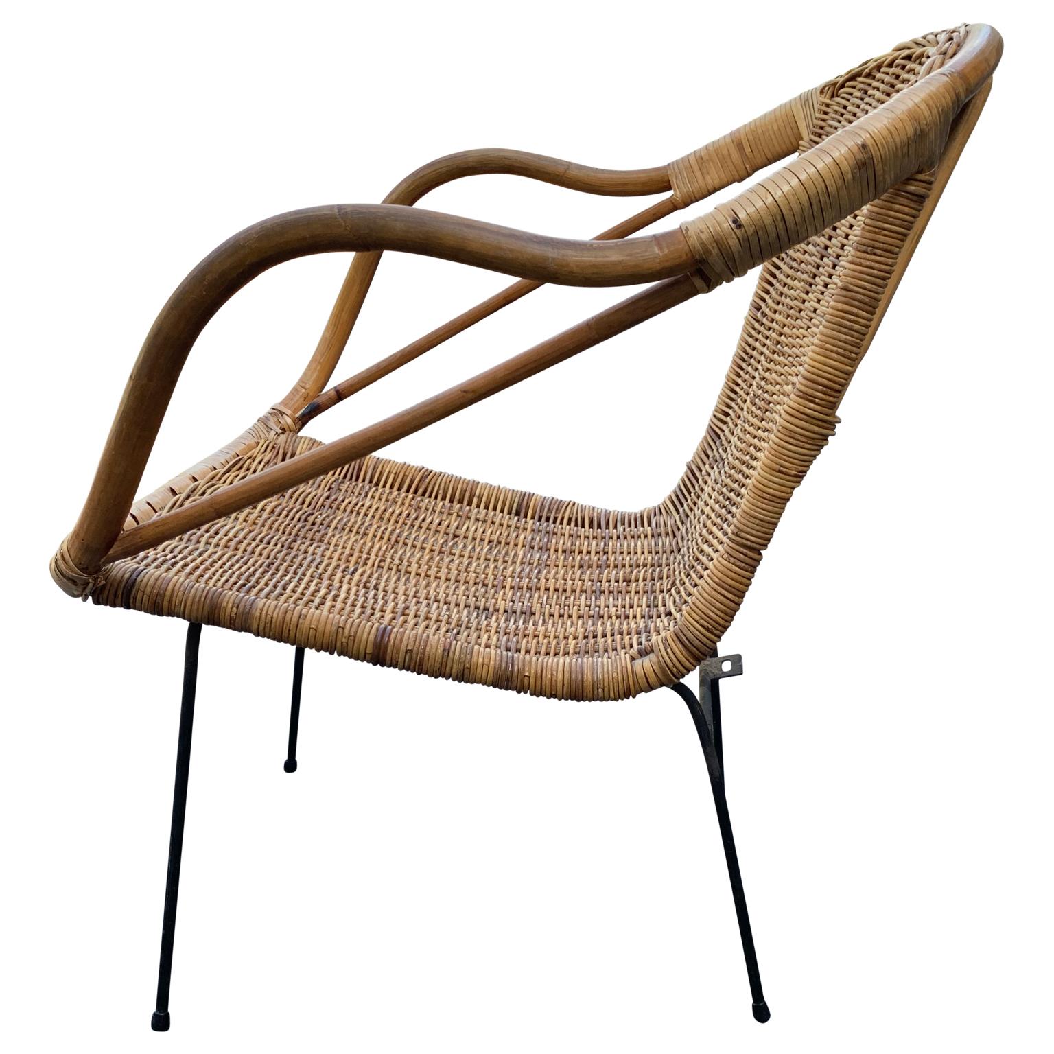 Français Fauteuil de patio en rotin français du milieu du siècle dernier en vente