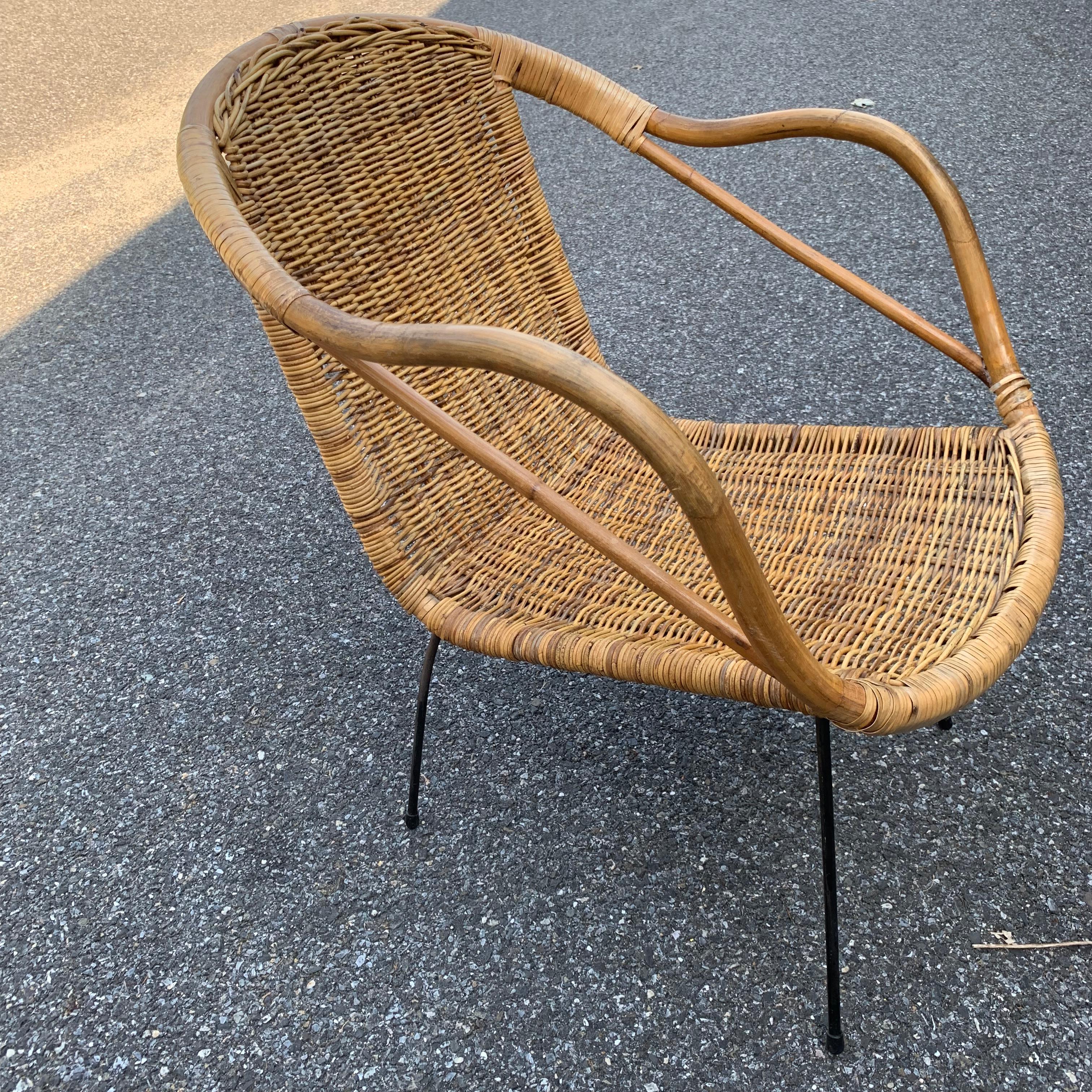 Fauteuil de patio en rotin français du milieu du siècle dernier en vente 1