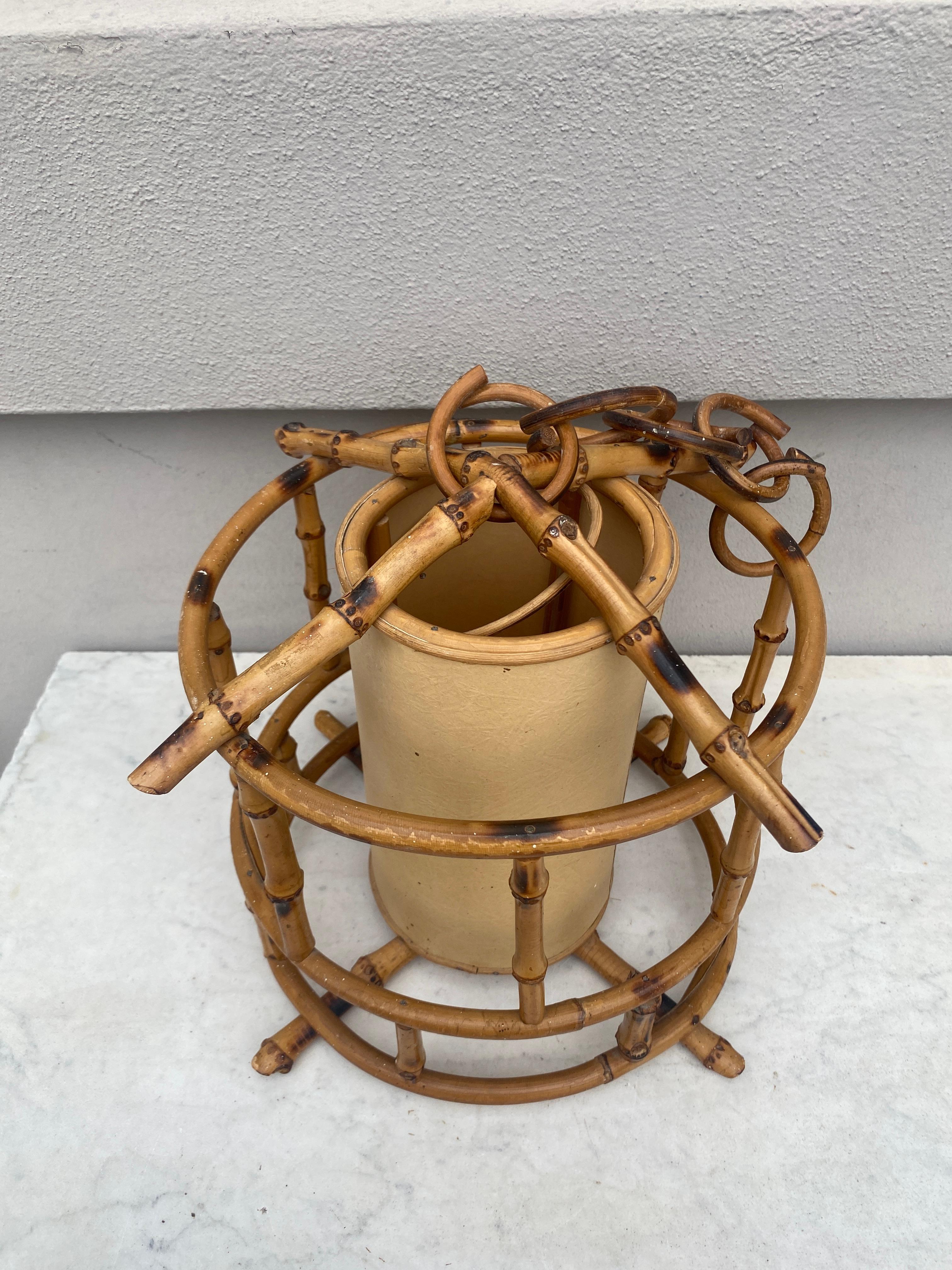 Farol colgante francés de ratán de mediados de siglo Louis Sognot, hacia 1950 Francés en venta