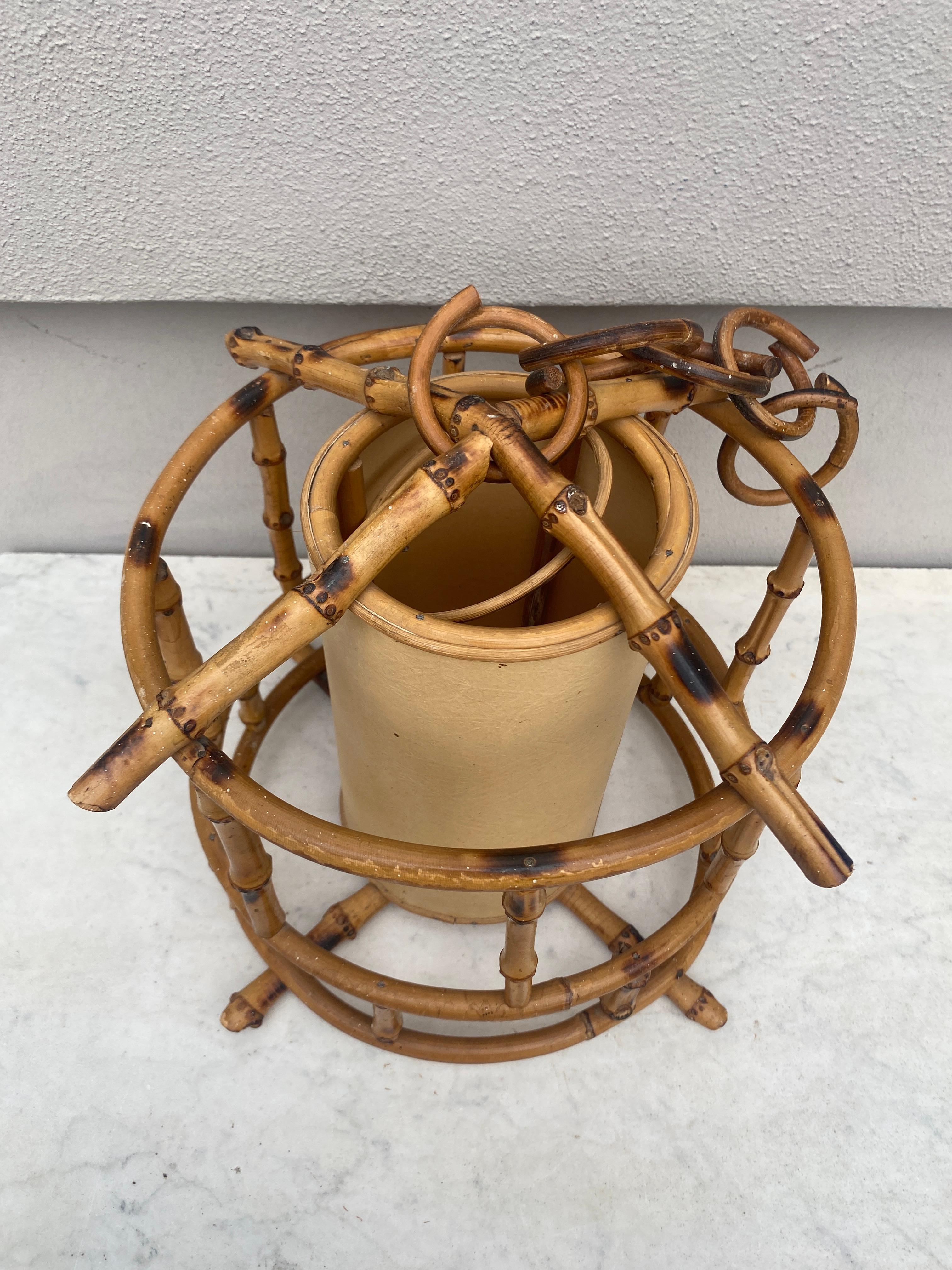 Farol colgante francés de ratán de mediados de siglo Louis Sognot, hacia 1950 en Bueno estado para la venta en Austin, TX