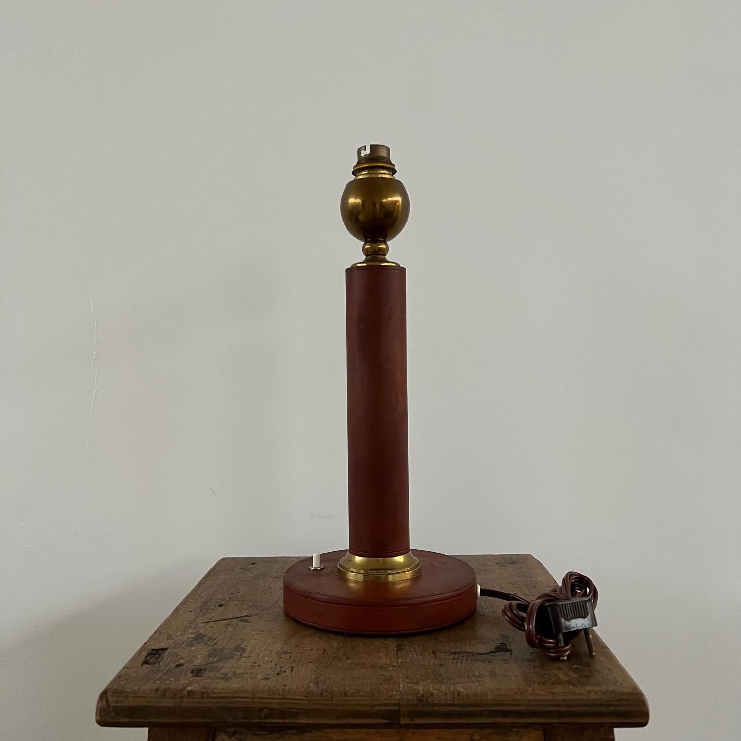 French Mid-Century Red Leather and Brass Table Lamp 6