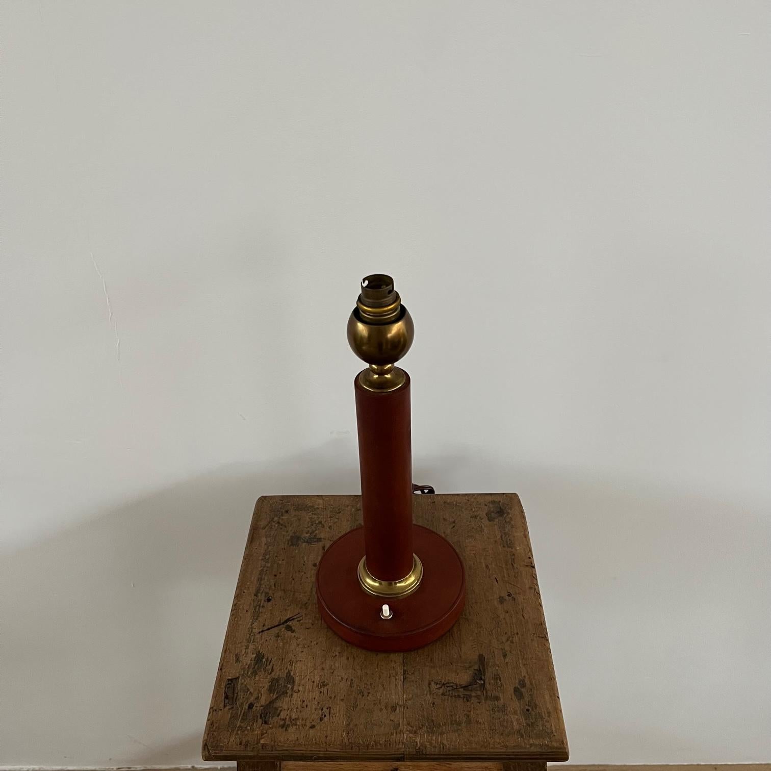 French Mid-Century Red Leather and Brass Table Lamp 7