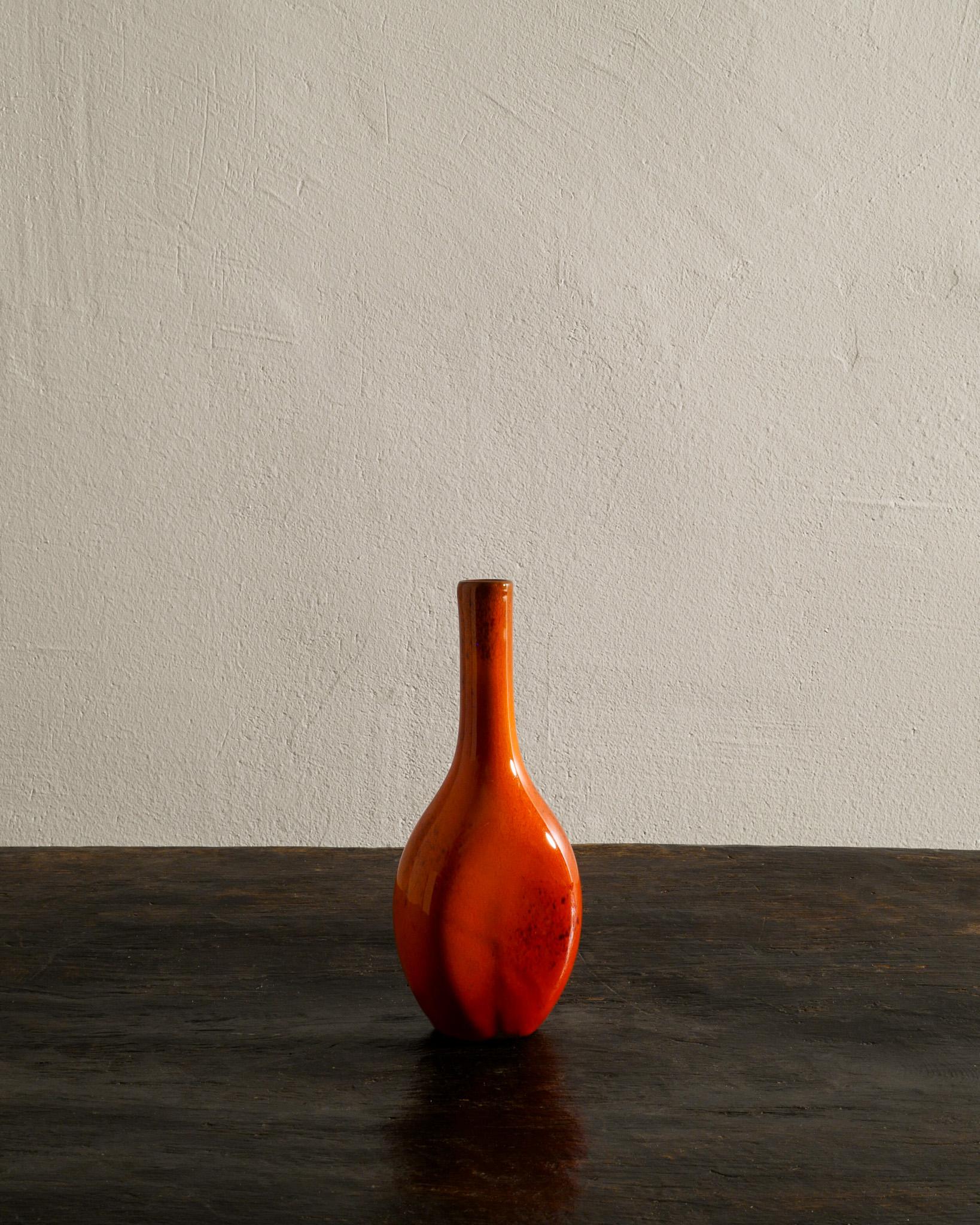 Rare and decorative French mid century red stoneware / ceramic vase in a warm red color and in style of George Jouve produced in the 1950s. In good original condition with small signs from age and use. 

Dimensions: Height: 8.27 in (21 cm) Width: