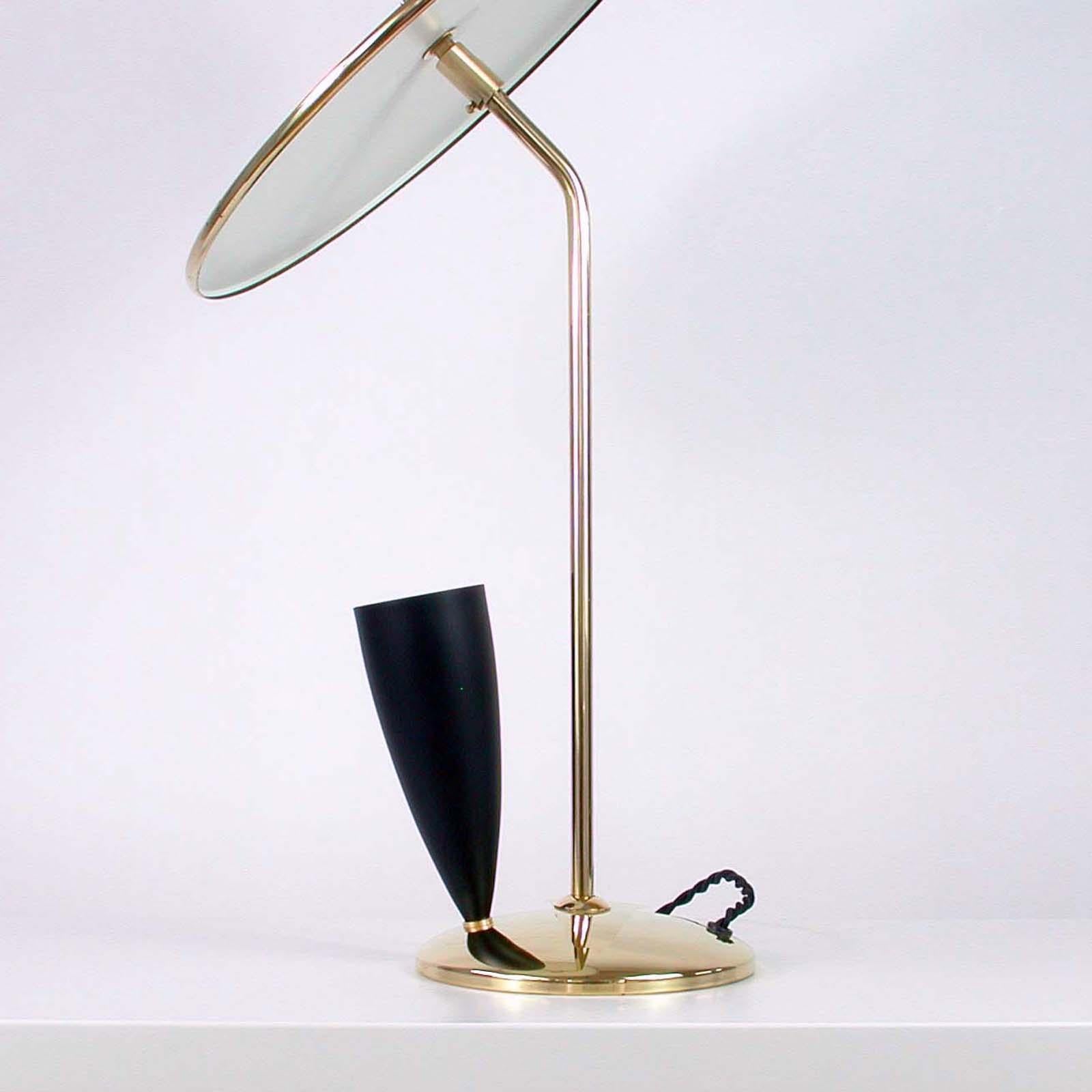 French Midcentury Reflecting Black and Brass Table Lamp, 1950s 6