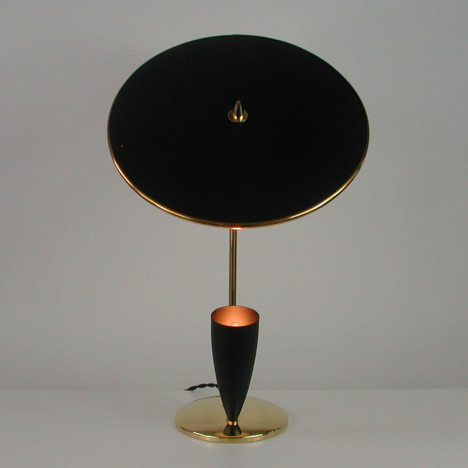 French Midcentury Reflecting Black and Brass Table Lamp, 1950s 7