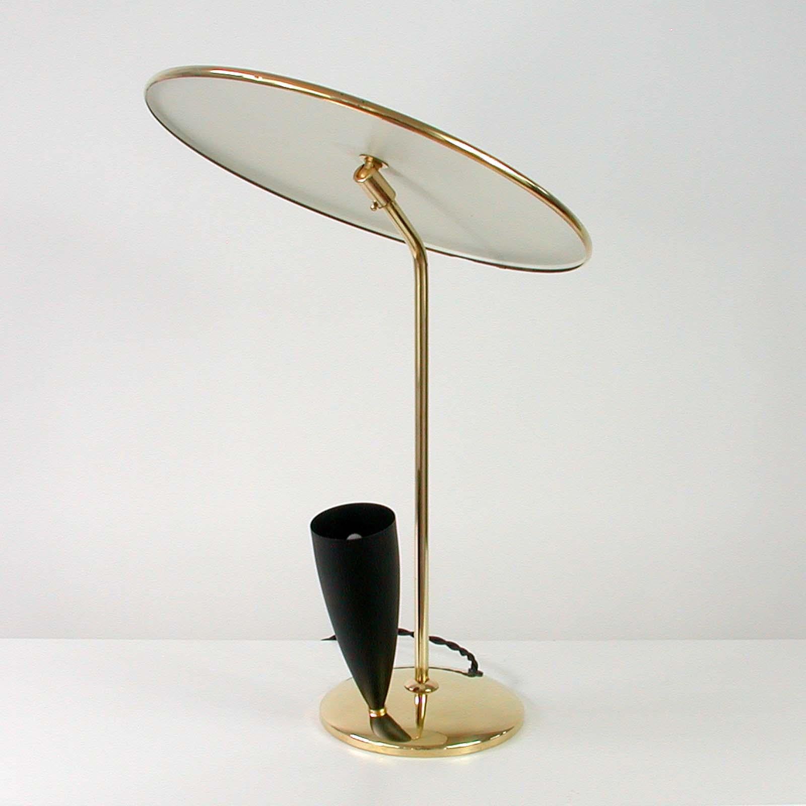 Mid-20th Century French Midcentury Reflecting Black and Brass Table Lamp, 1950s