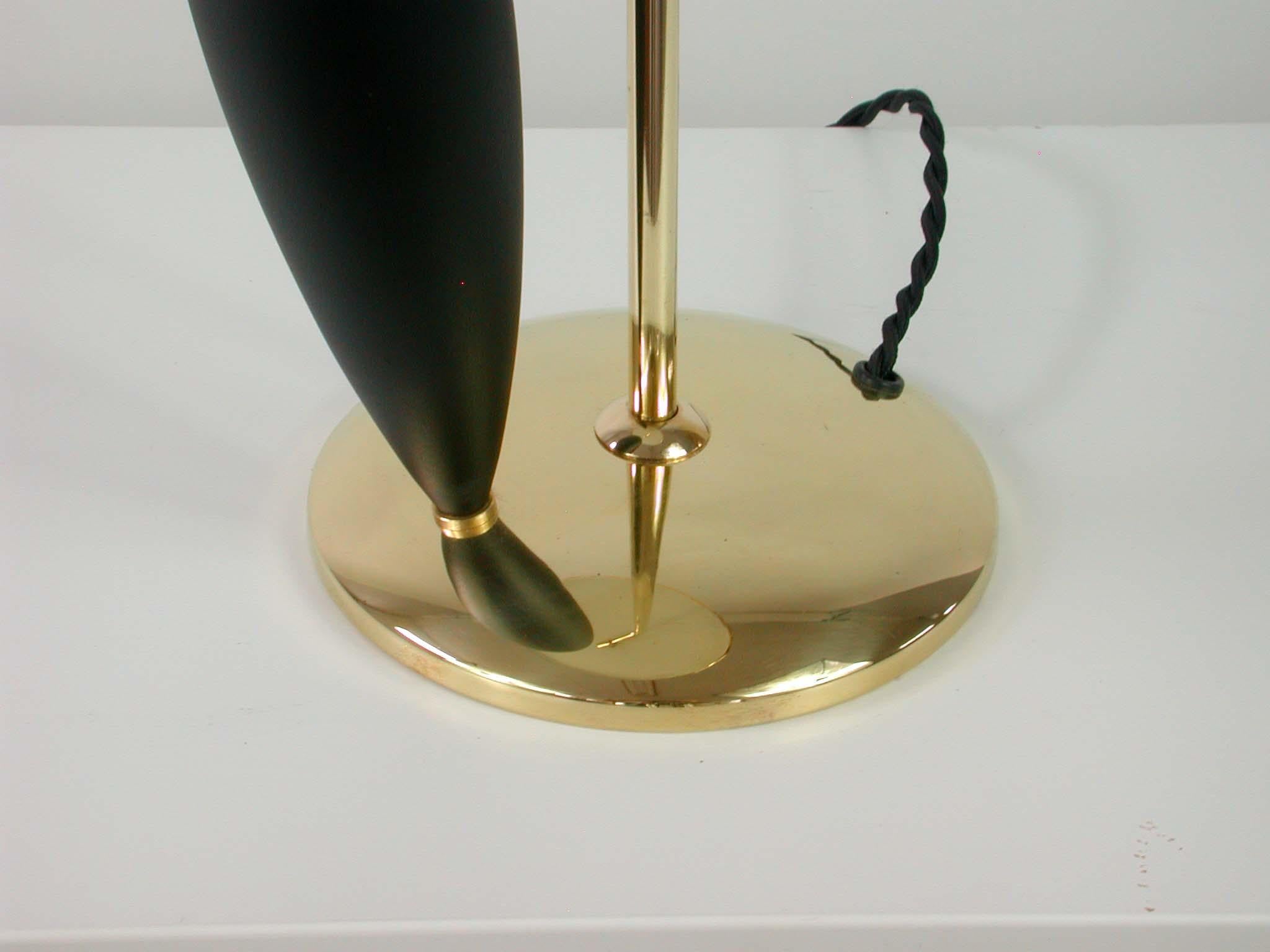 French Midcentury Reflecting Black and Brass Table Lamp, 1950s 2