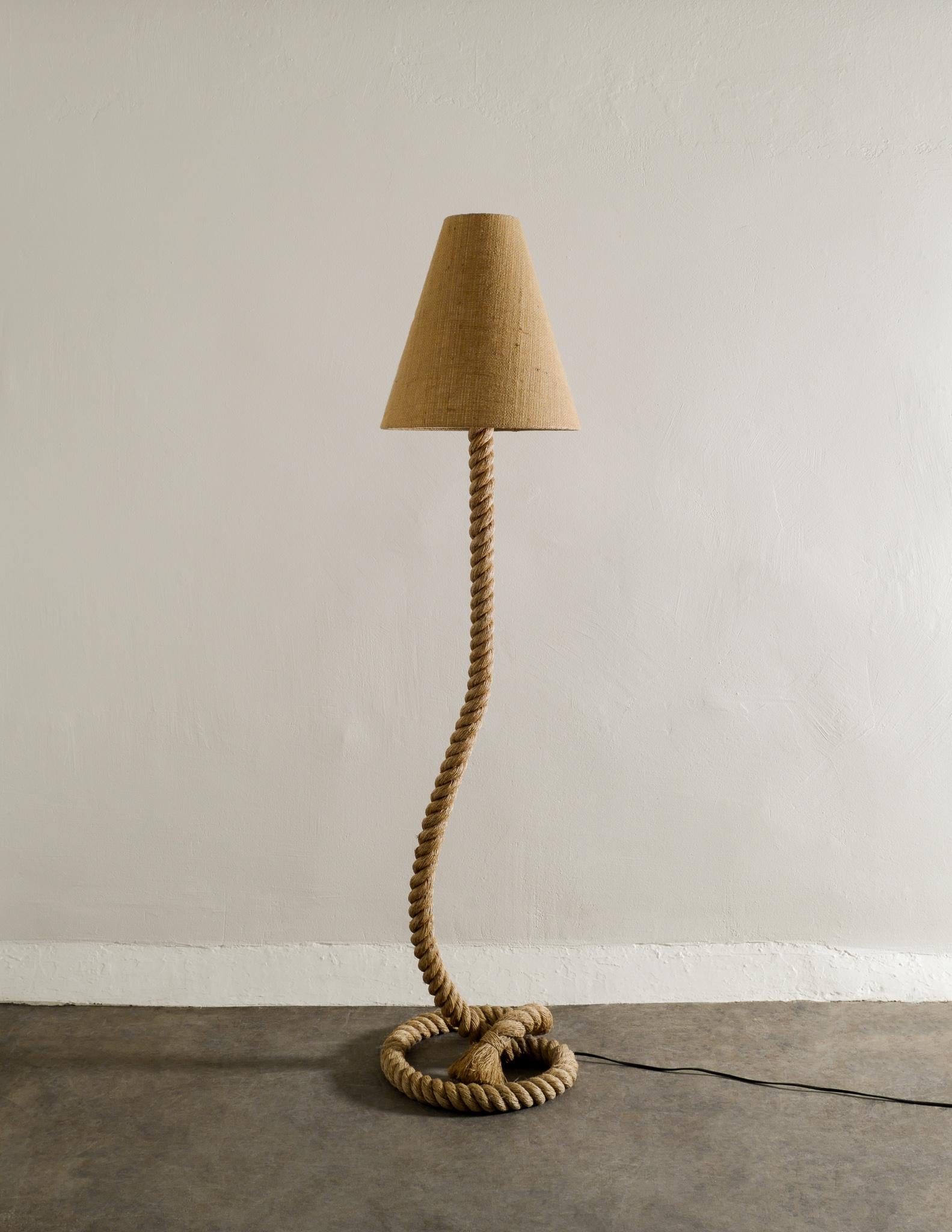Rare and great mid century floor lamp in style of Audoux Minet with matching lamp shade. In great condition with newer EU wiring. Lampshade is not included in the purchase but could be offered separately. 

Dimensions: H: 165 cm (including the