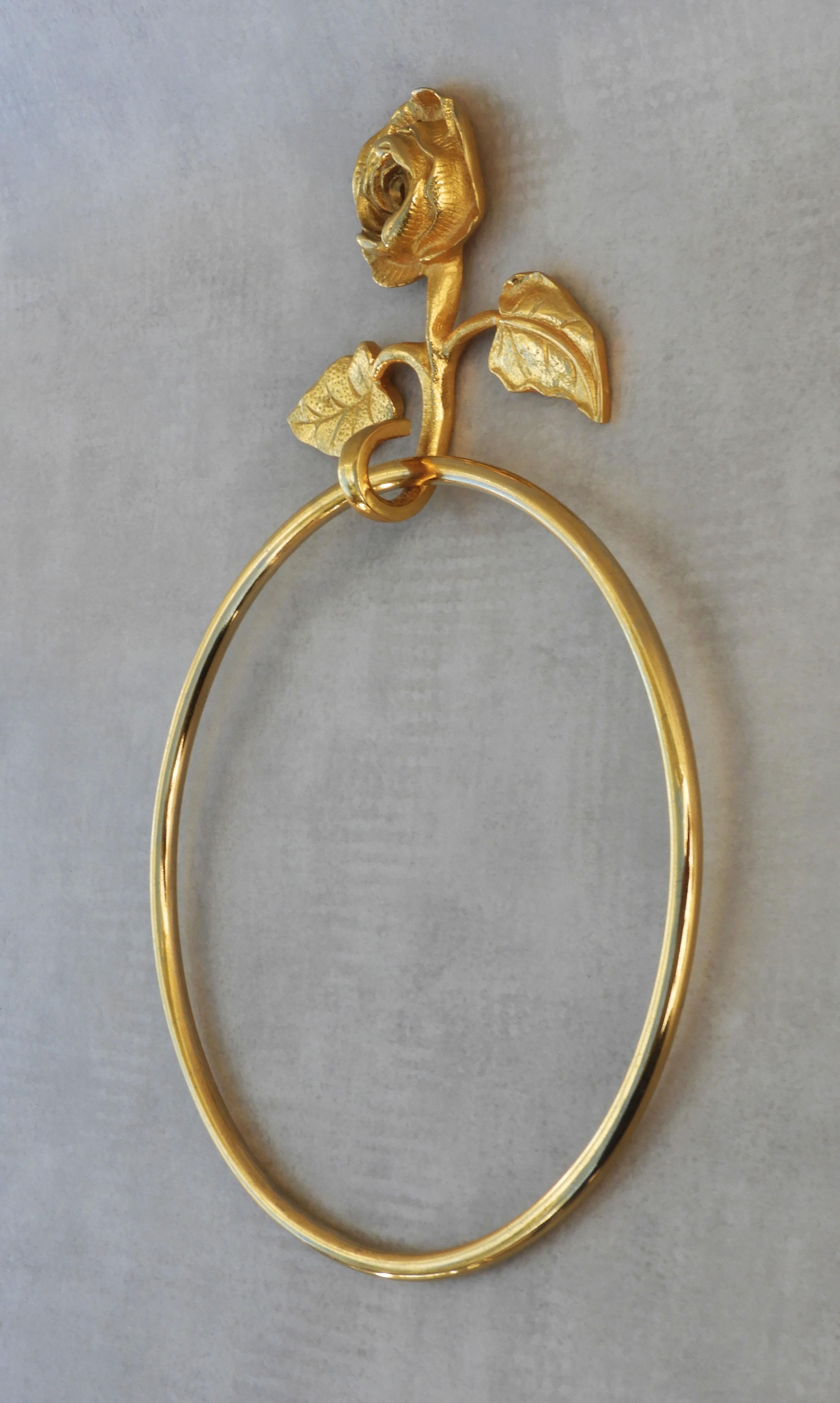 French Mid Century Rose Flower Handtuchring C1950s (zwei Stück verfügbar) (Moderne der Mitte des Jahrhunderts) im Angebot