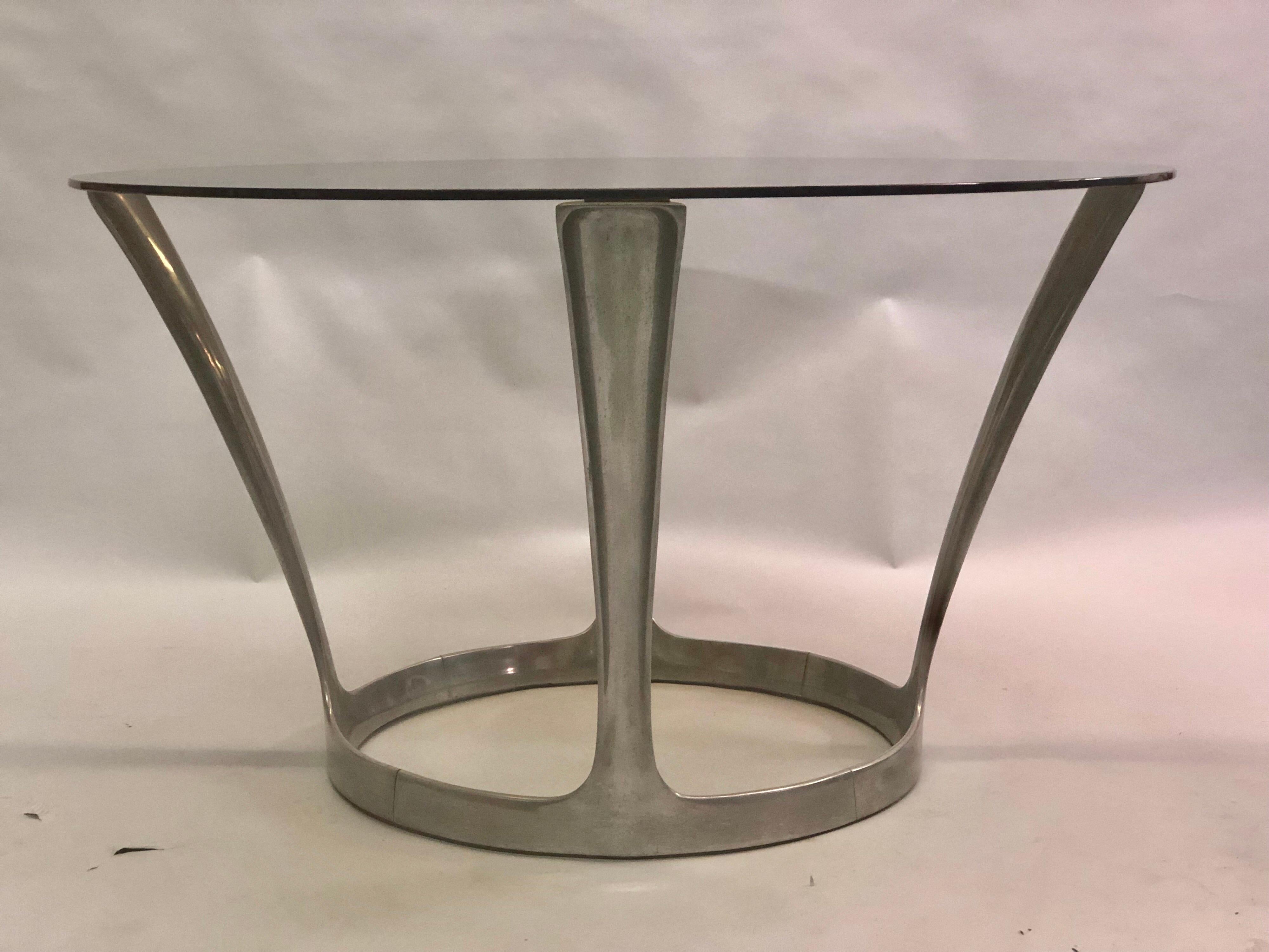 Mesa de comedor francesa de centro redondo de aluminio y cristal de mediados de siglo, de Boris Tabacoff Pulido en venta