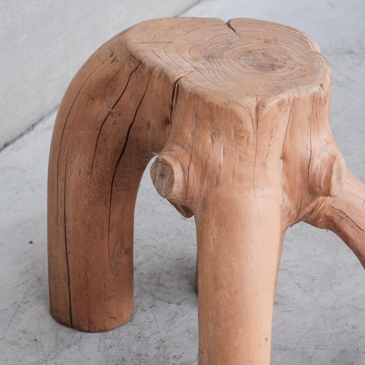Français Table d'appoint ou support primitif sculptural français du milieu du siècle dernier en vente