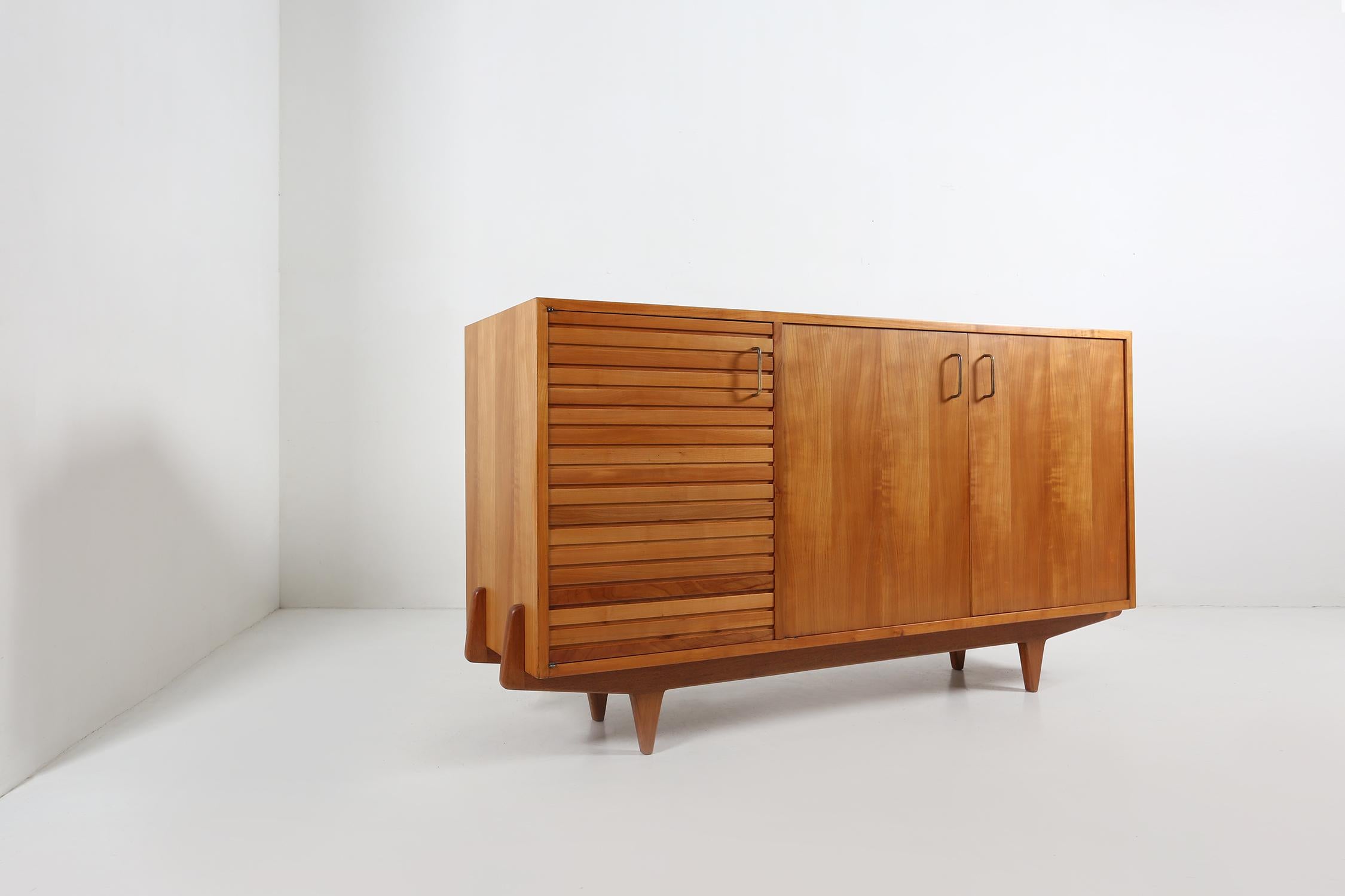 French mid-century sideboard made of American cherry wood.
This sideboard is fully professional restored.

Measure: Width: 180-190 cm.