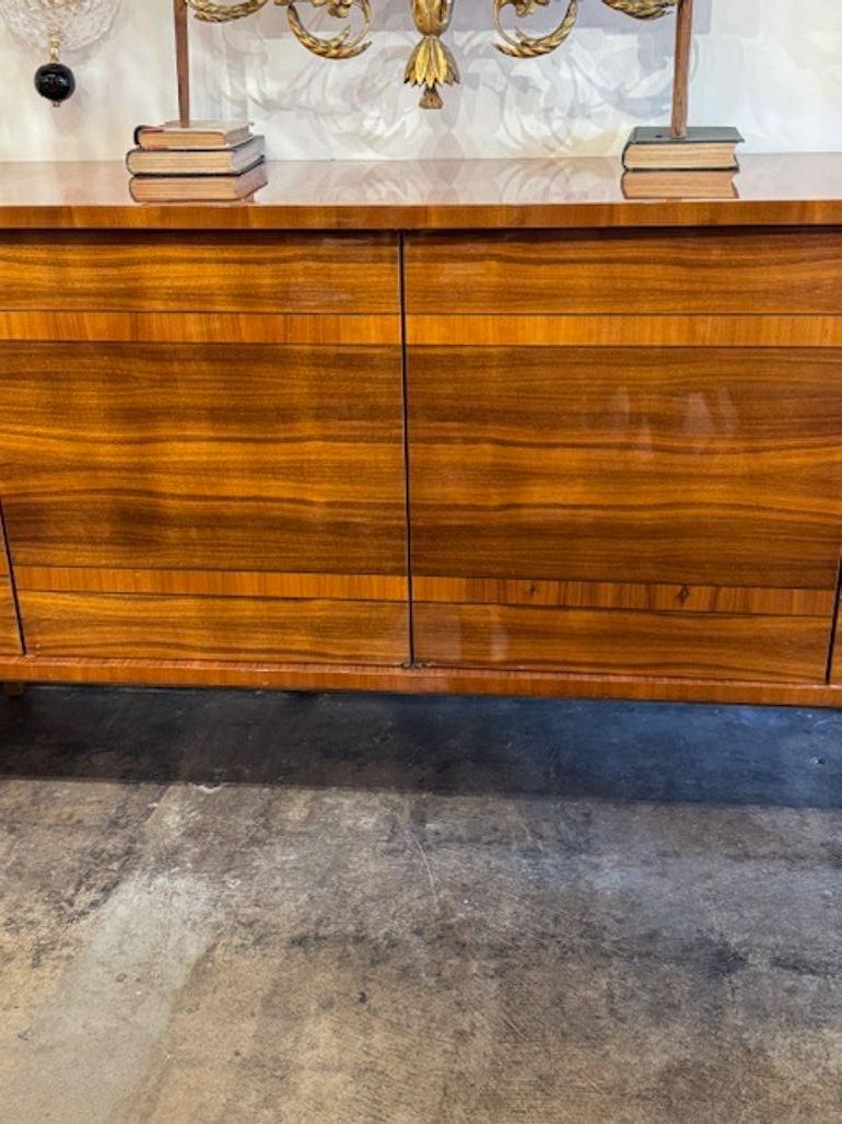 Credenza francese di metà secolo In condizioni buone in vendita a Dallas, TX