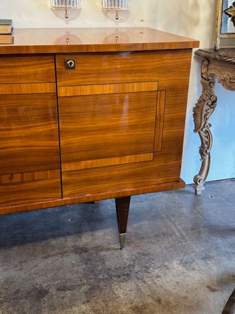 Noce Credenza francese di metà secolo in vendita