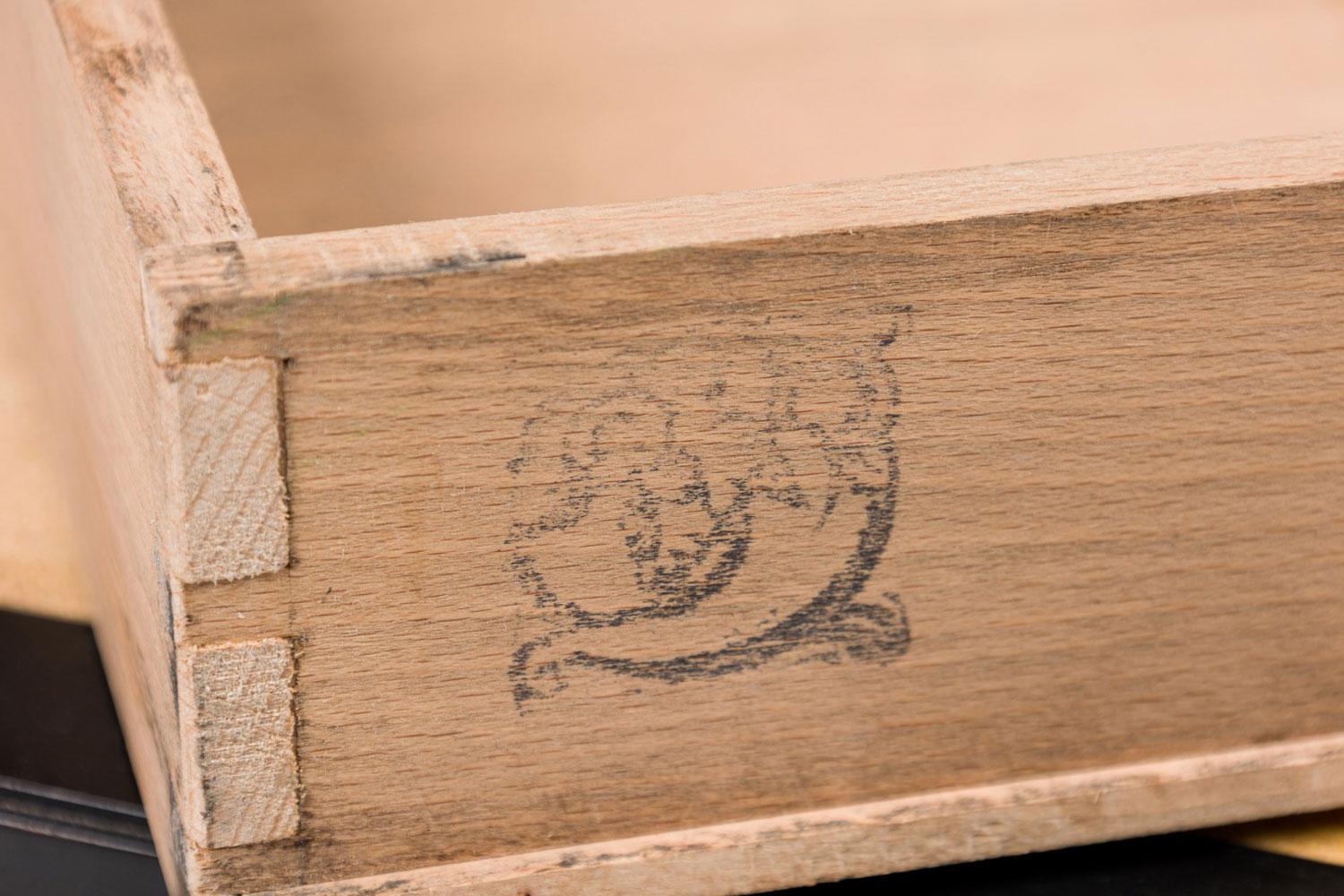 French Mid-Century Single Drawer Ebonized and Shagreen Side Table en vente 4