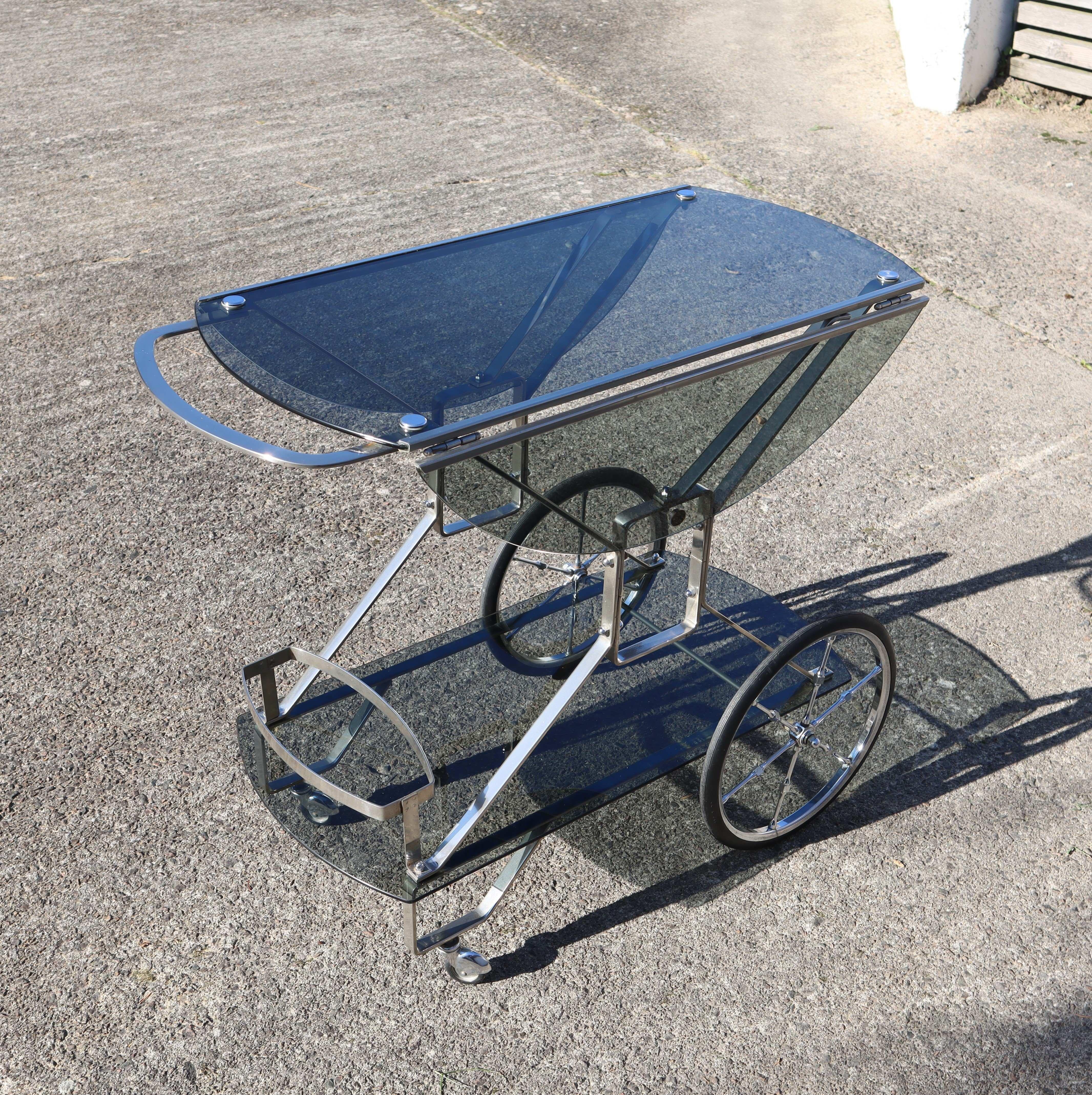 French Mid-Century Smoked Glass and Chrome Bar Trolley-Drop Leaf Bar Cart-60s en vente 5