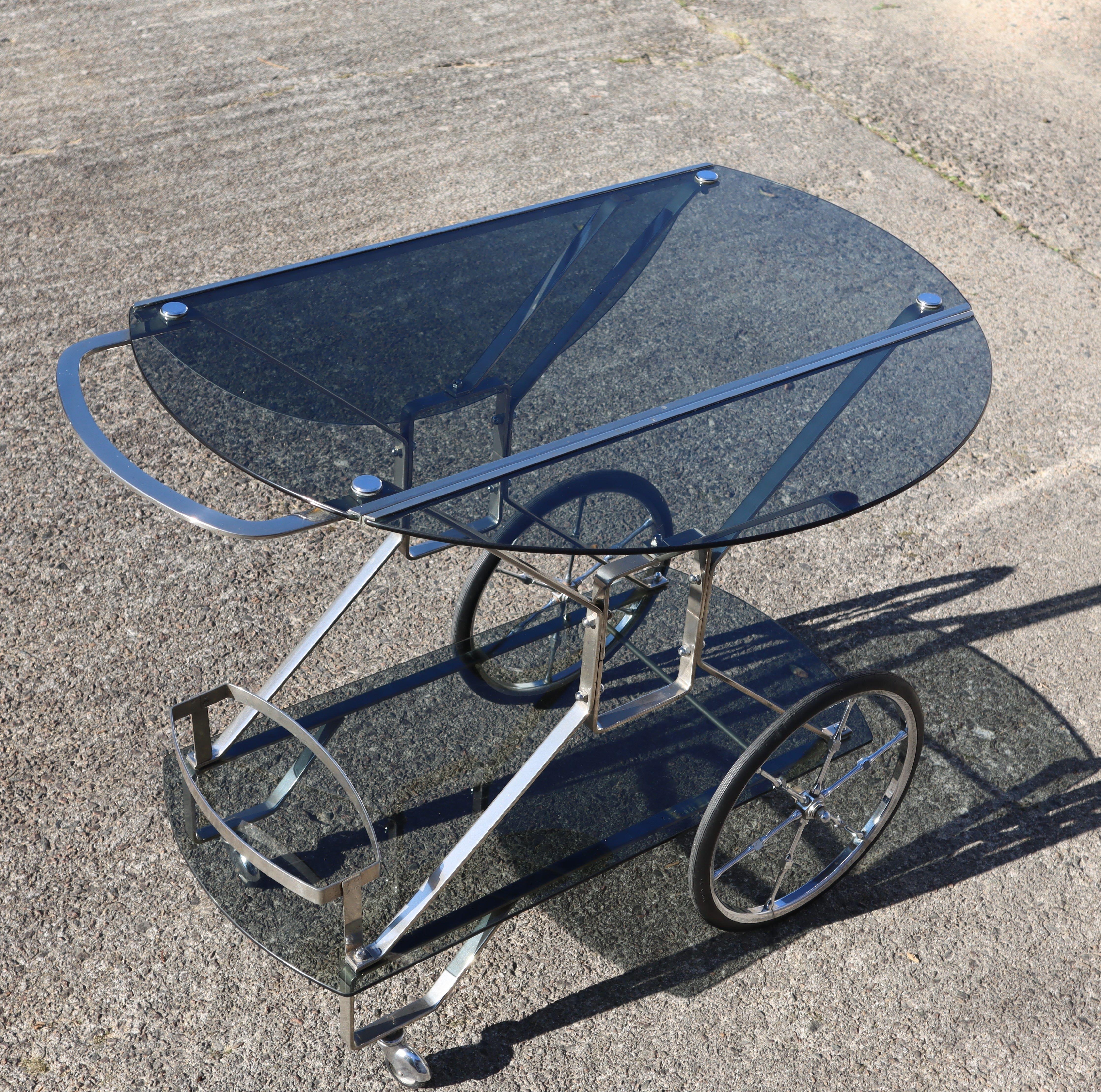 French Mid-Century Smoked Glass and Chrome Bar Trolley-Drop Leaf Bar Cart-60s en vente 6