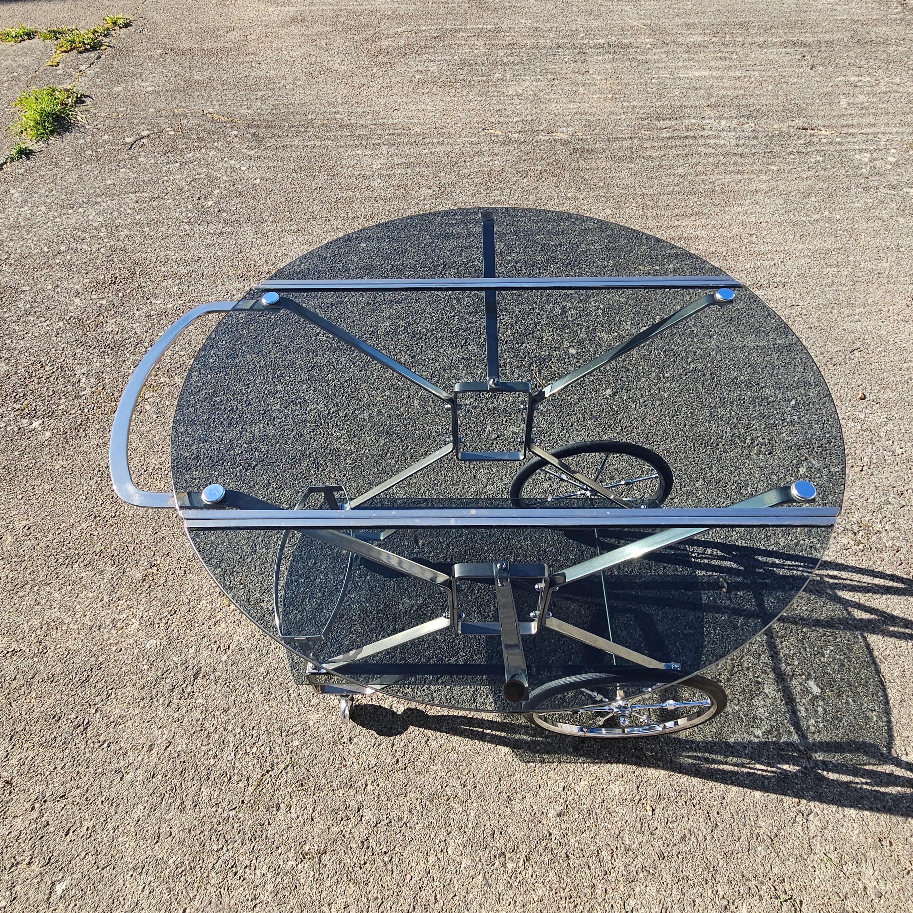 French Mid-Century Smoked Glass and Chrome Bar Trolley-Drop Leaf Bar Cart-60s en vente 8