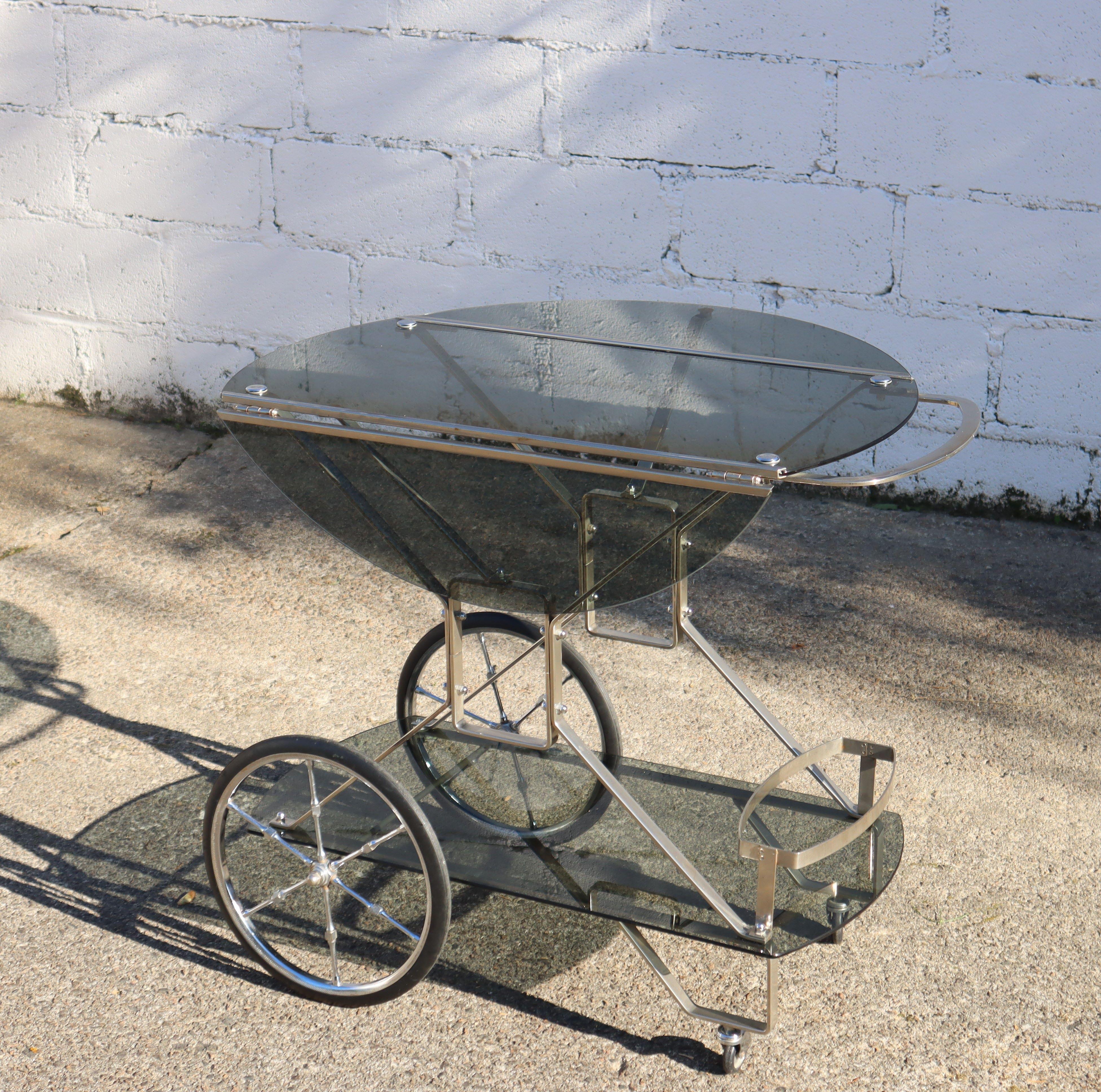 French Mid-Century Smoked Glass and Chrome Bar Trolley-Drop Leaf Bar Cart-60s Bon état - En vente à Bussiere Dunoise, Nouvel Aquitaine