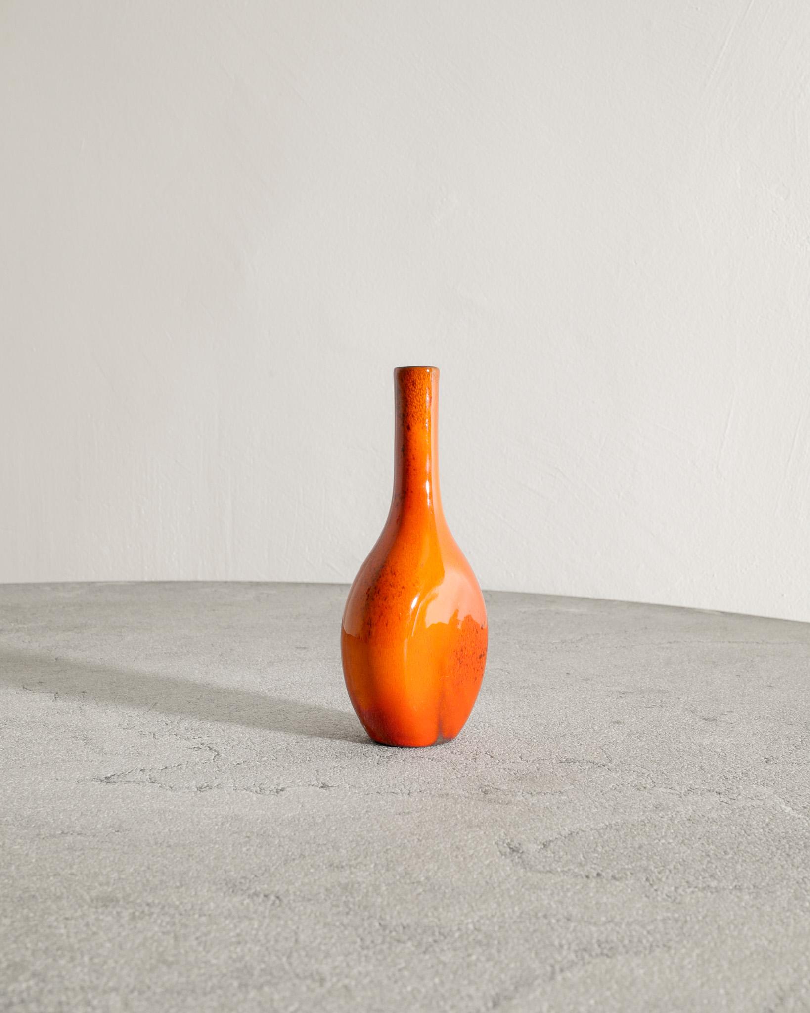 Vaso a bottiglia in gres della metà del secolo scorso nello stile di Georges Jouve, anni '50 In condizioni buone in vendita a Stockholm, SE