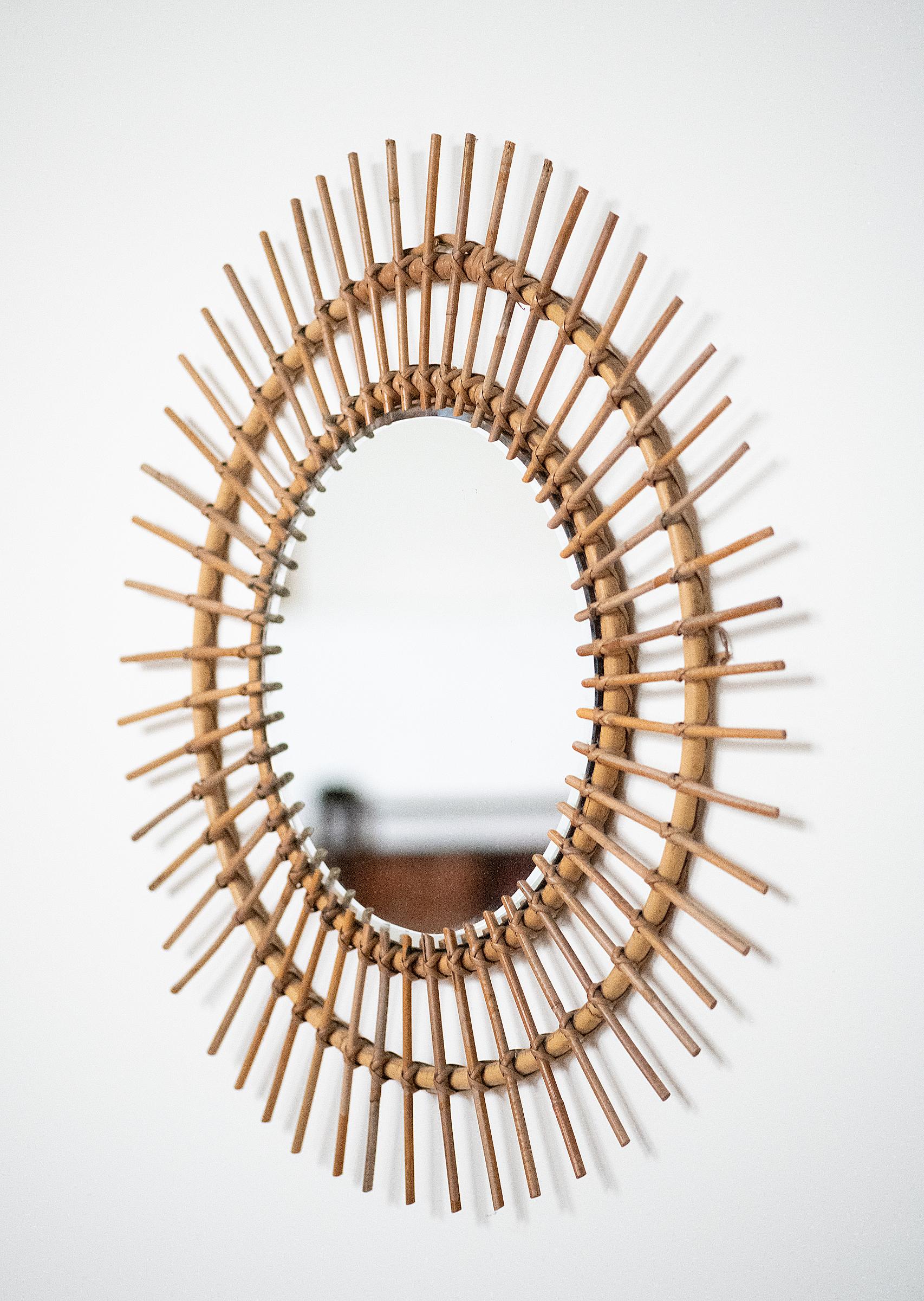 French Mid-Century Sunburst or Starburst Mirror of Bamboo & Rattan (Dia 27 3/8) In Good Condition For Sale In Austin, TX