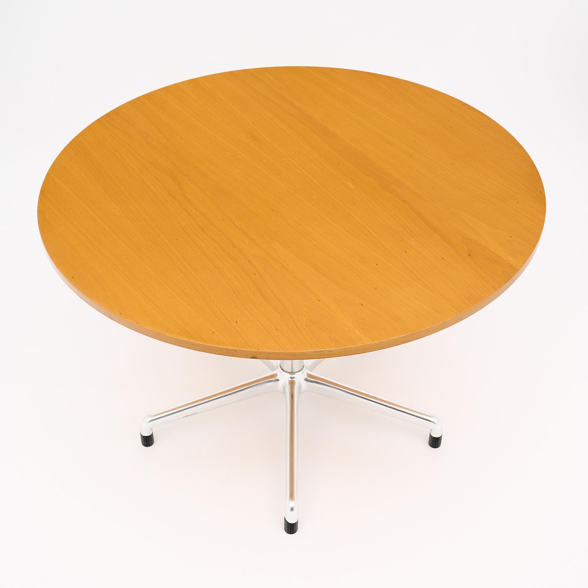 Late 20th Century French Mid-Century Table in the style of Knoll For Sale