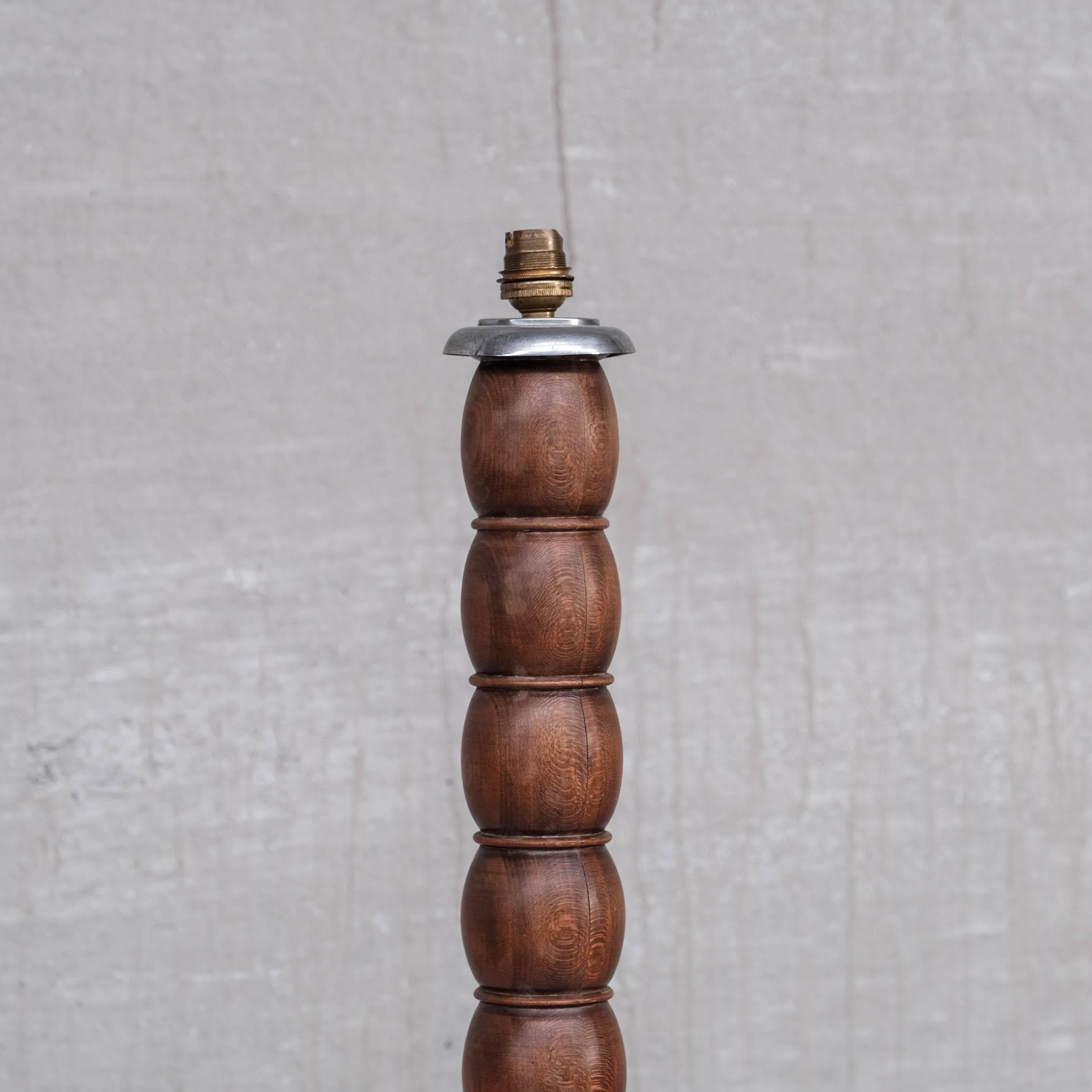 French Mid-Century Tall Wooden Table Lamp In Good Condition For Sale In London, GB
