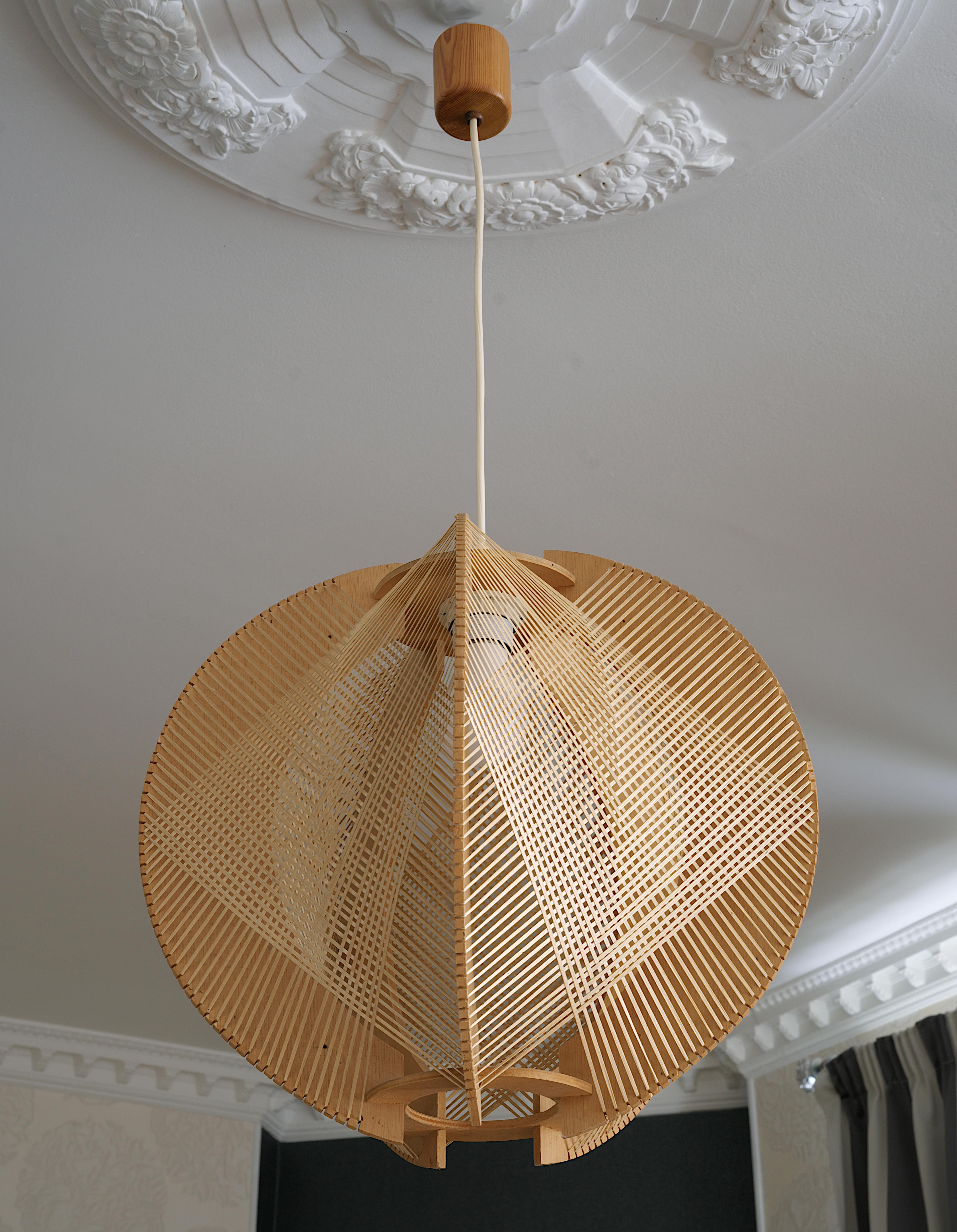 Late 20th Century French Mid-century Thread Pendant Chandelier, 1970s