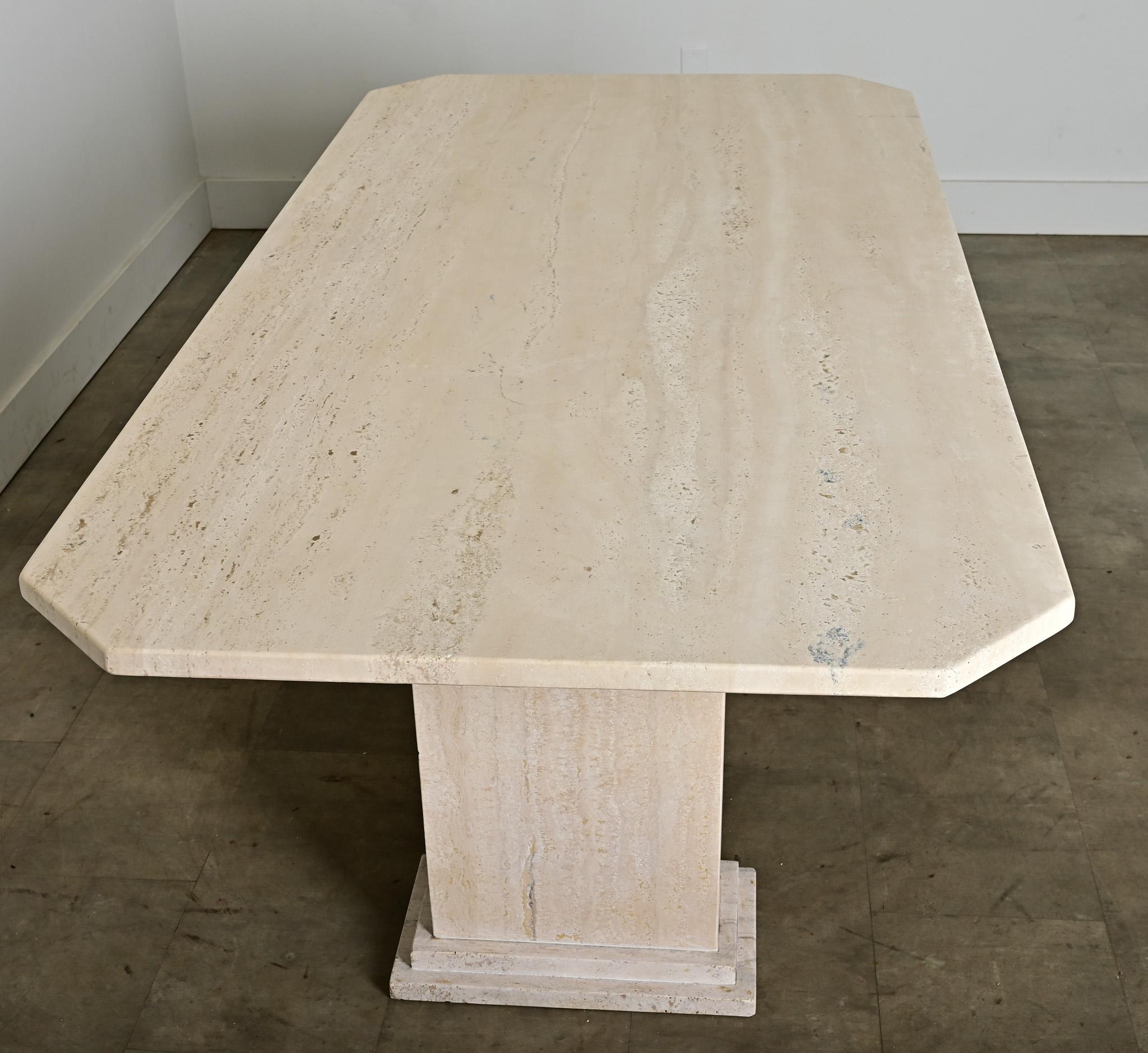 Table de salle à manger en travertin du milieu du siècle dernier en vente 3