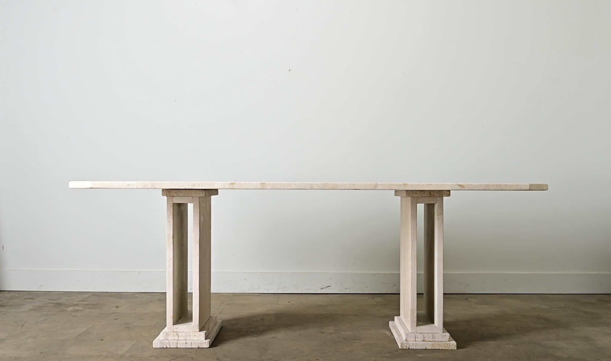 Mid-Century Modern Table de salle à manger en travertin du milieu du siècle dernier en vente