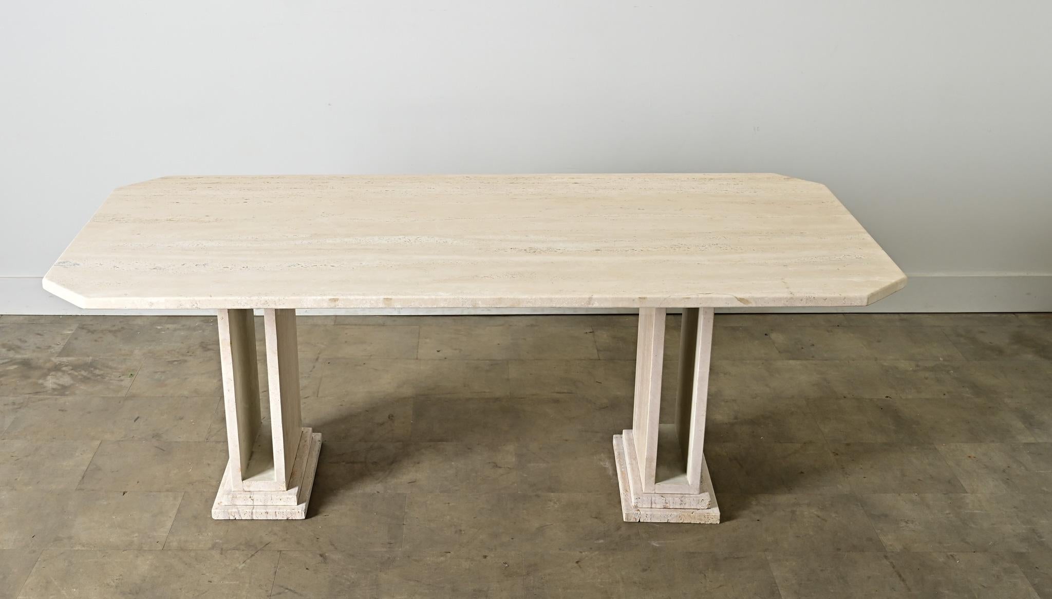Français Table de salle à manger en travertin du milieu du siècle dernier en vente