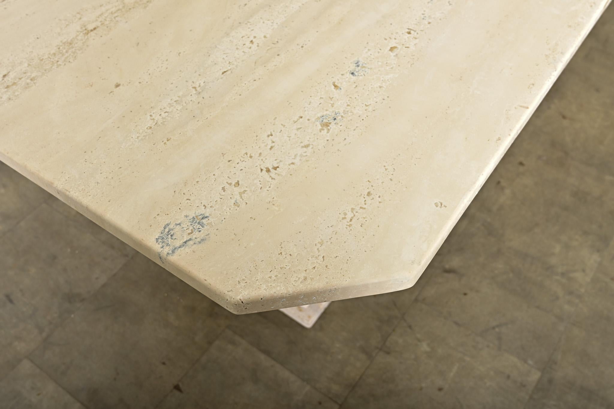 Travertin Table de salle à manger en travertin du milieu du siècle dernier en vente
