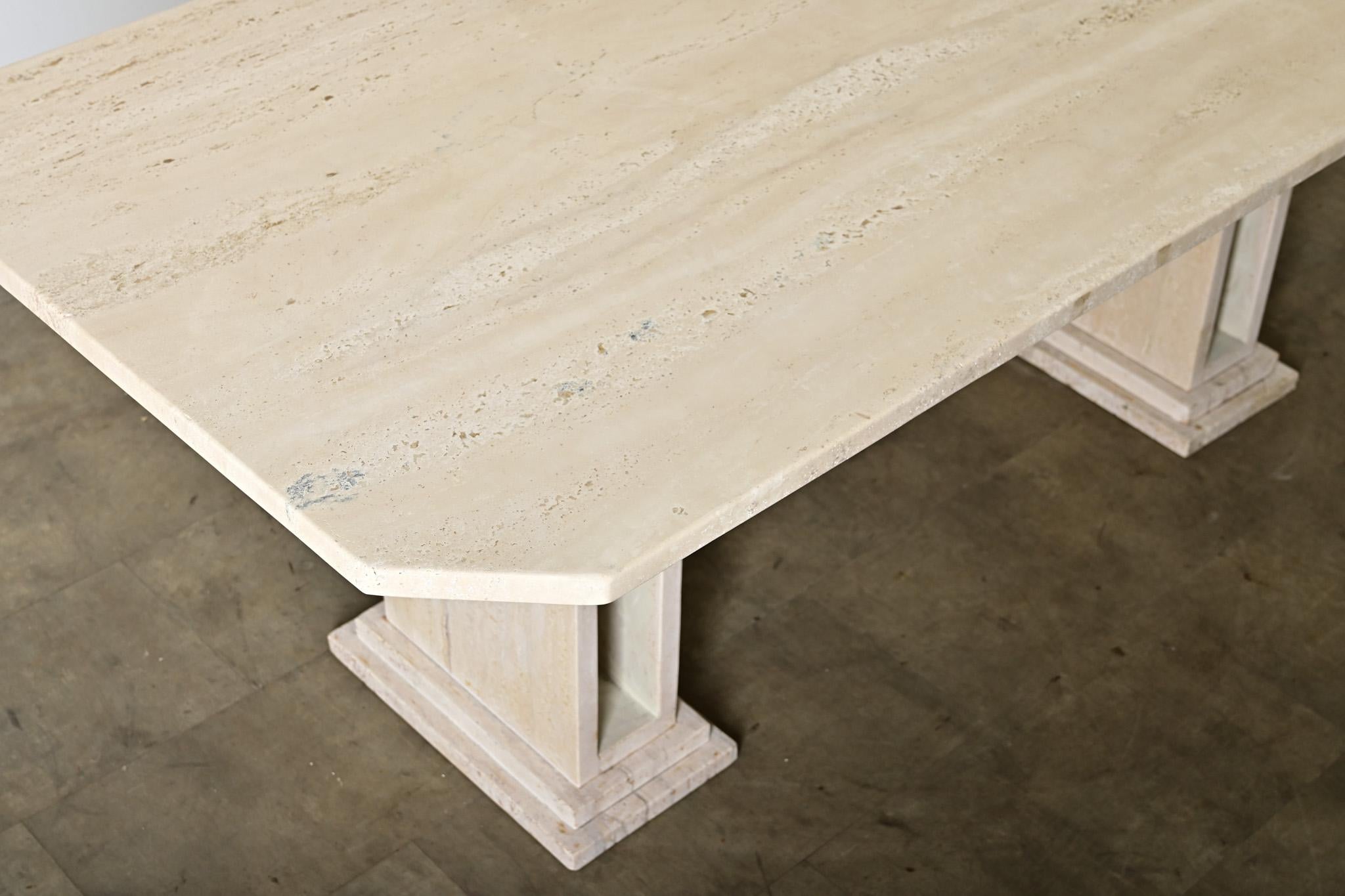 Table de salle à manger en travertin du milieu du siècle dernier en vente 1