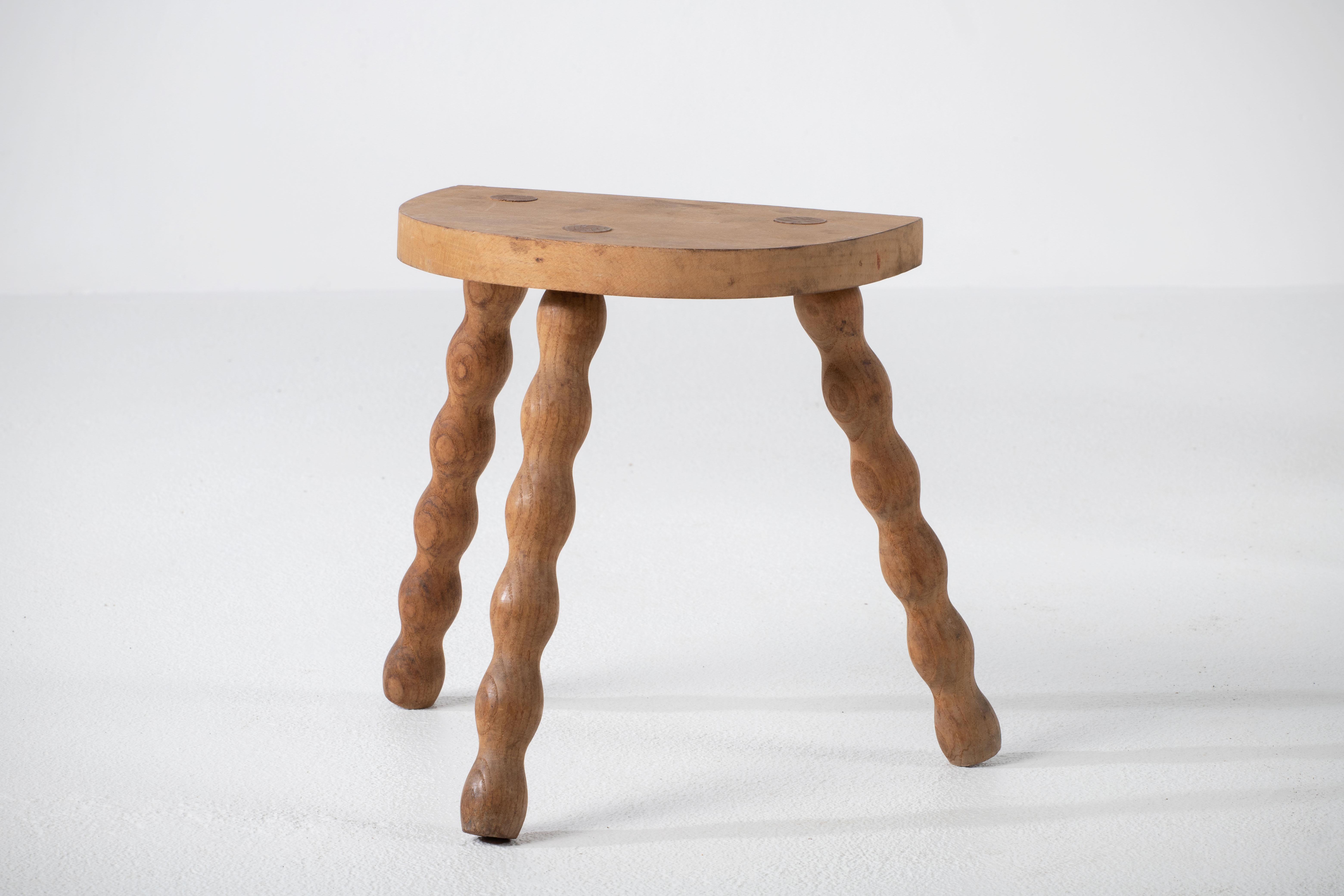 French Mid-Century Tripod Stool In Good Condition In Wiesbaden, DE