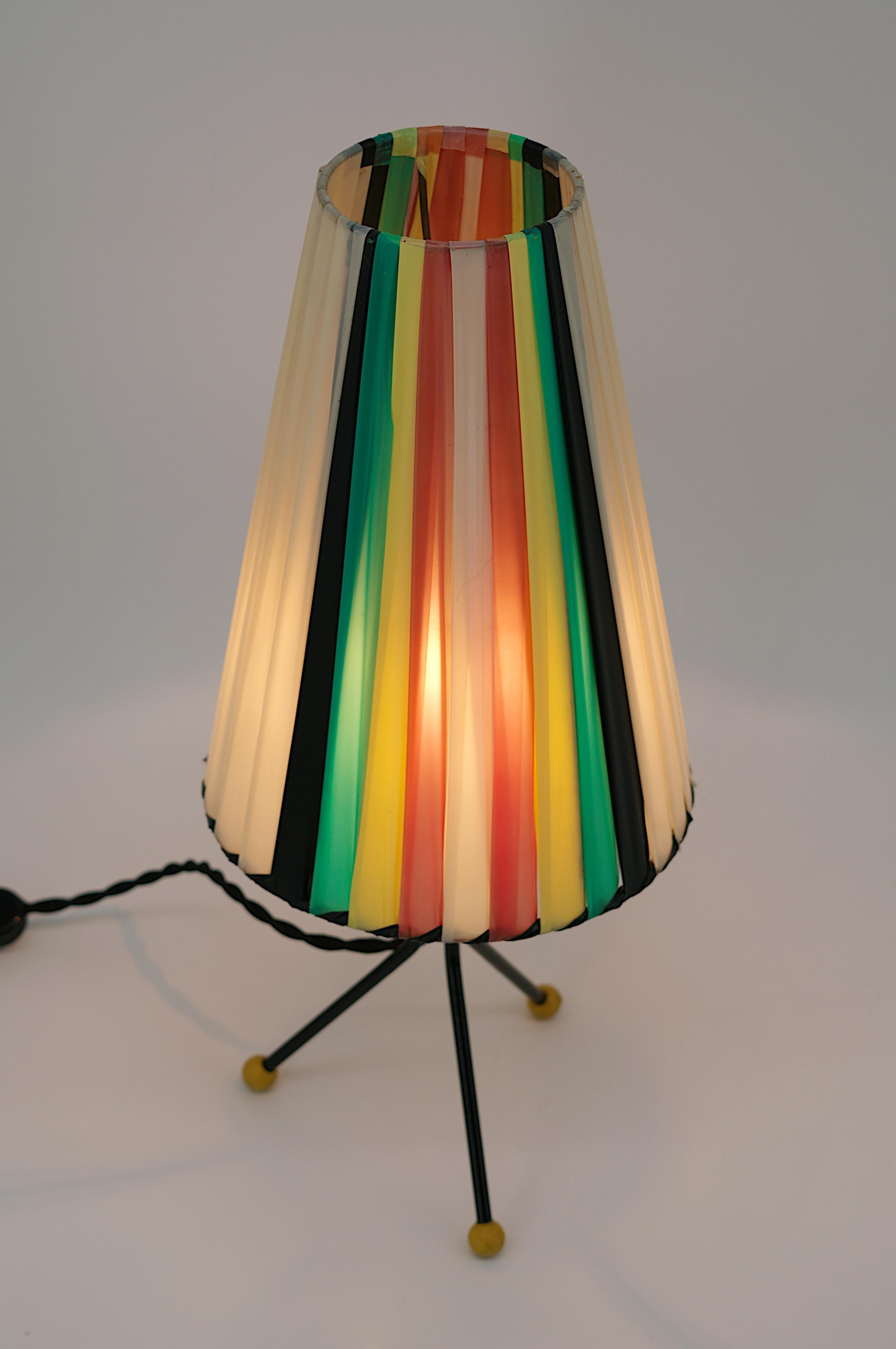 Französische Dreibein-Tischlampe aus der Mitte des Jahrhunderts, 1950er Jahre (Moderne der Mitte des Jahrhunderts) im Angebot