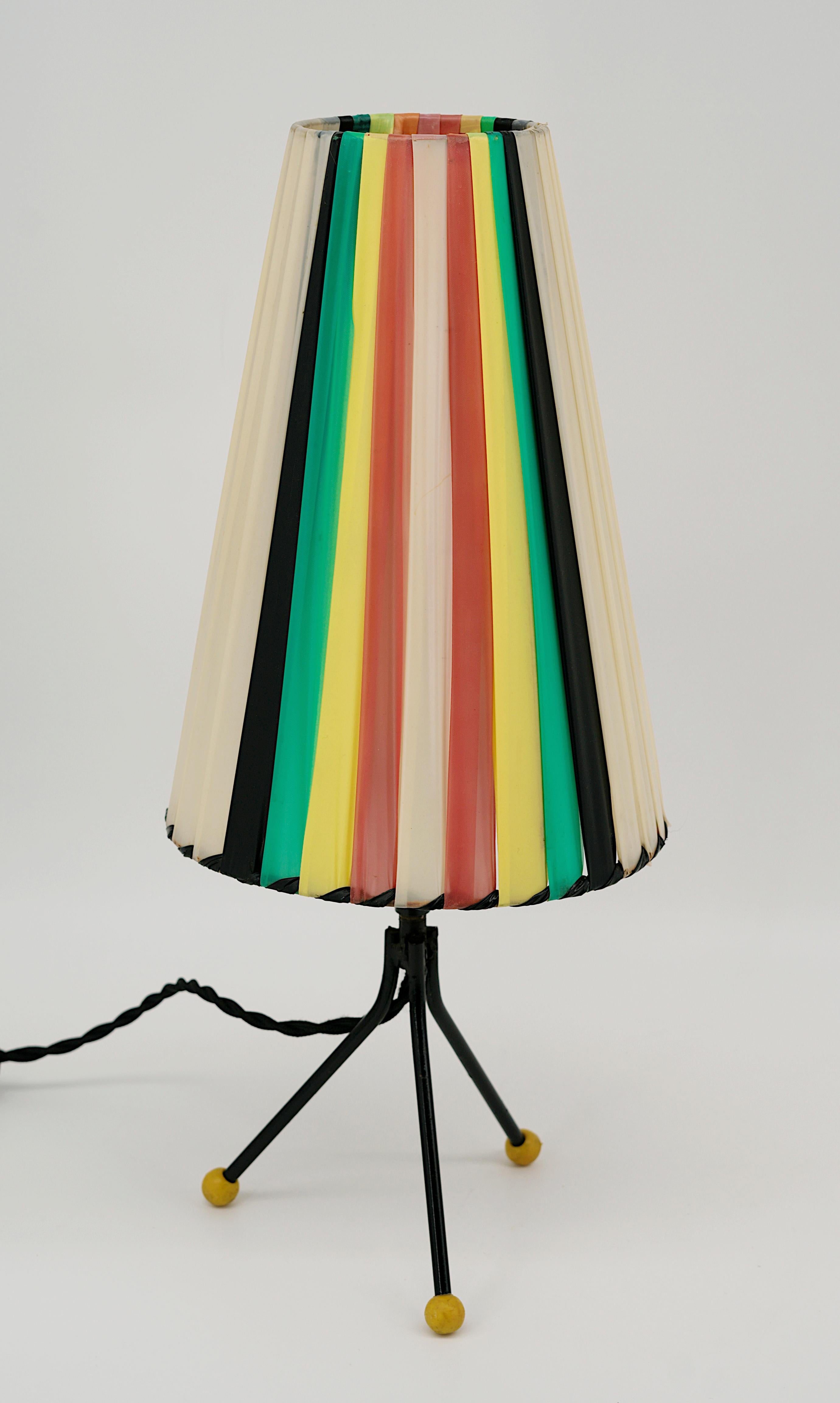Französische Dreibein-Tischlampe aus der Mitte des Jahrhunderts, 1950er Jahre im Angebot 1