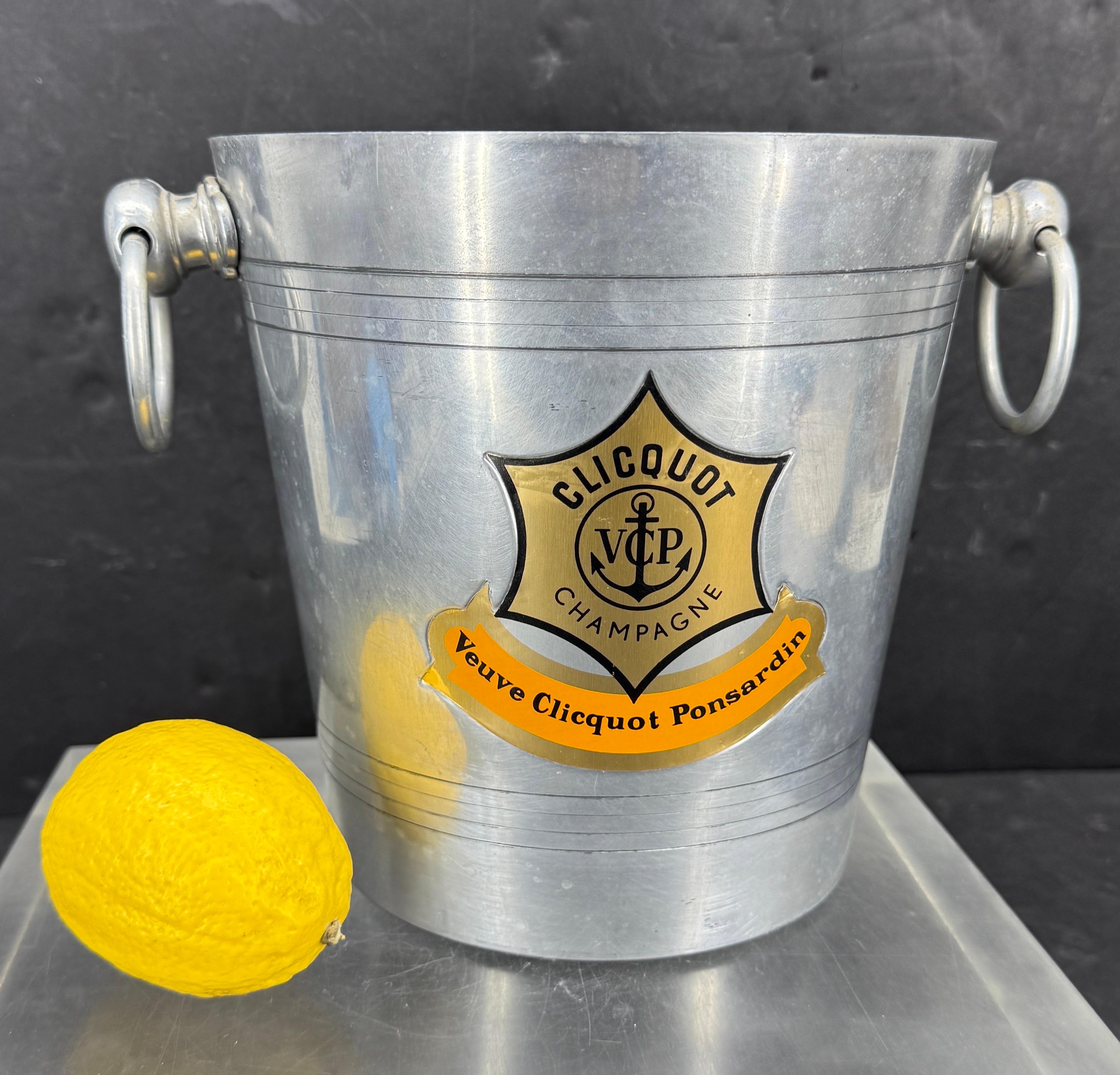 Französischer Eiskübel für Champagner Veuve Clicquot aus der Jahrhundertmitte (Französische Provence) im Angebot