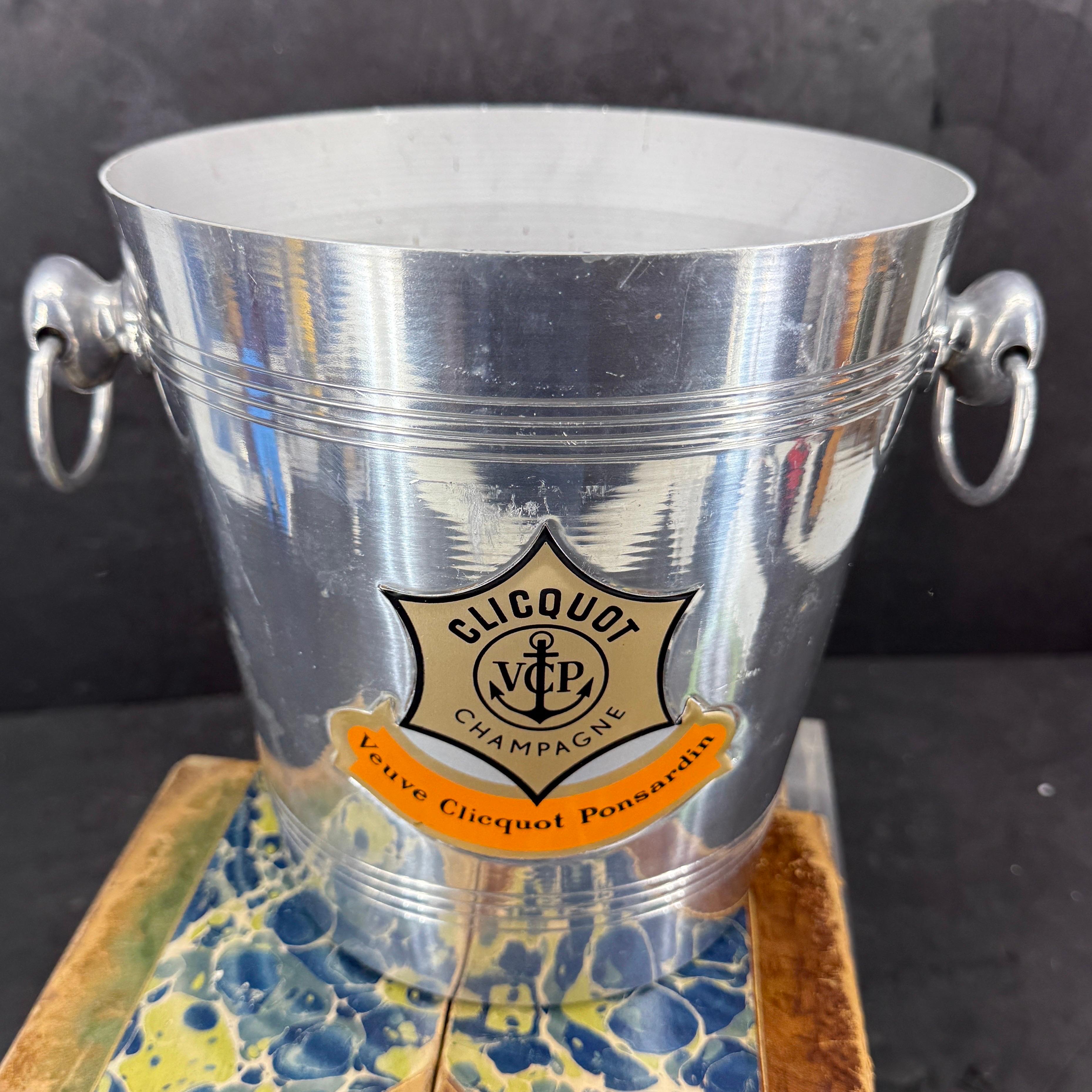 Französischer Eiskübel für Champagner Veuve Clicquot aus der Jahrhundertmitte (Handgefertigt) im Angebot