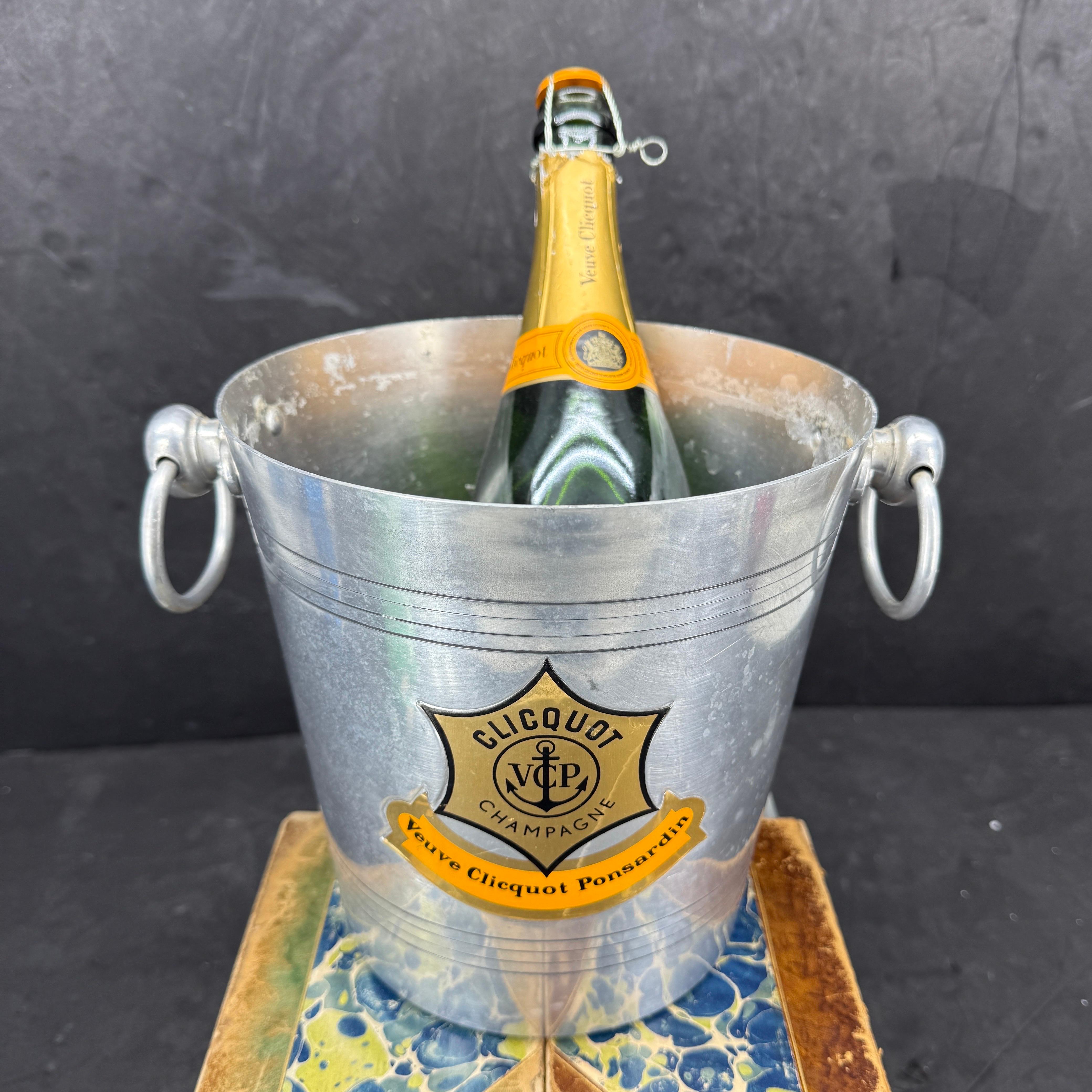 Französischer Eiskübel für Champagner Veuve Clicquot aus der Jahrhundertmitte im Zustand „Gut“ im Angebot in Haddonfield, NJ