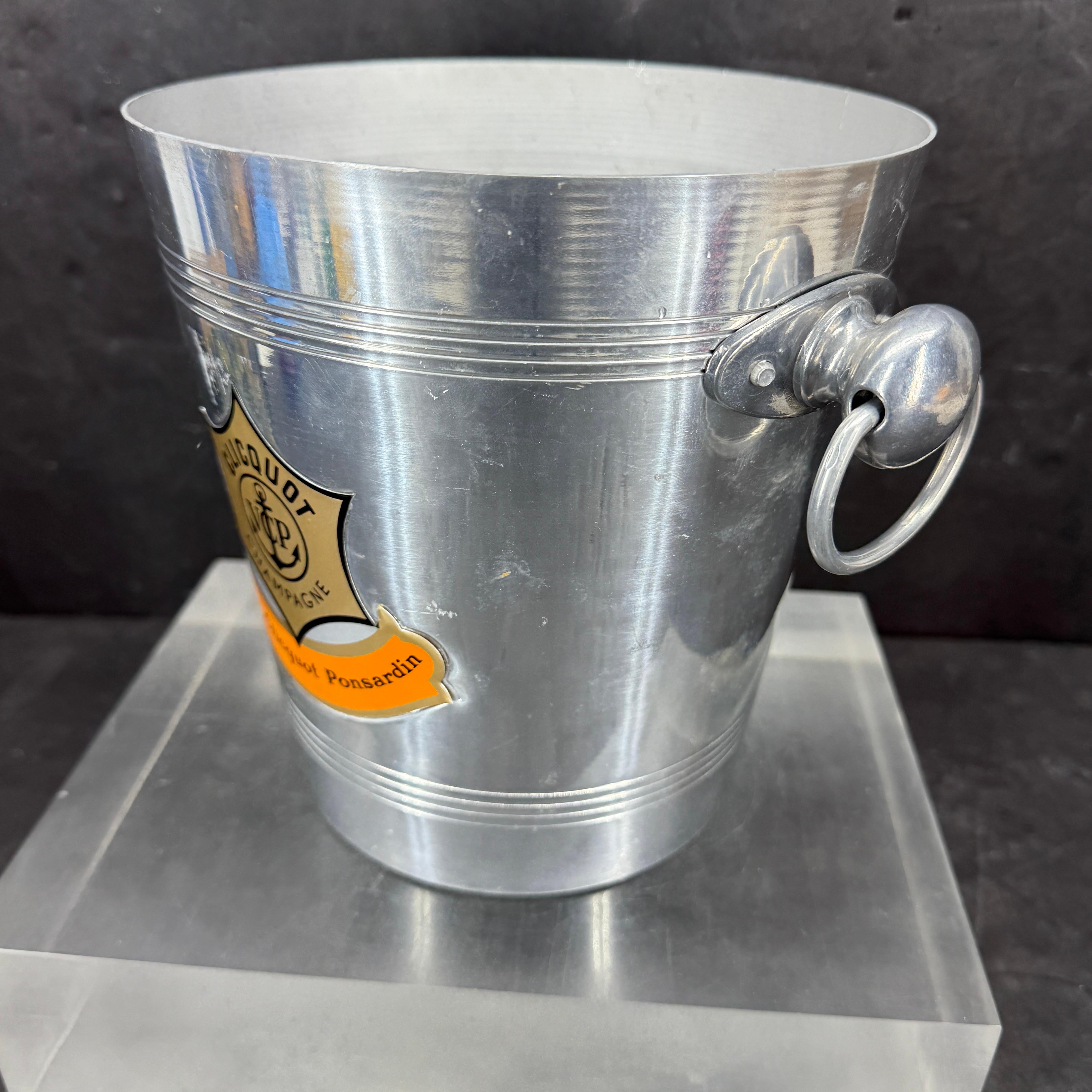 French Mid-Century Veuve Clicquot Champagne Wine Ice Bucket In Good Condition For Sale In Haddonfield, NJ