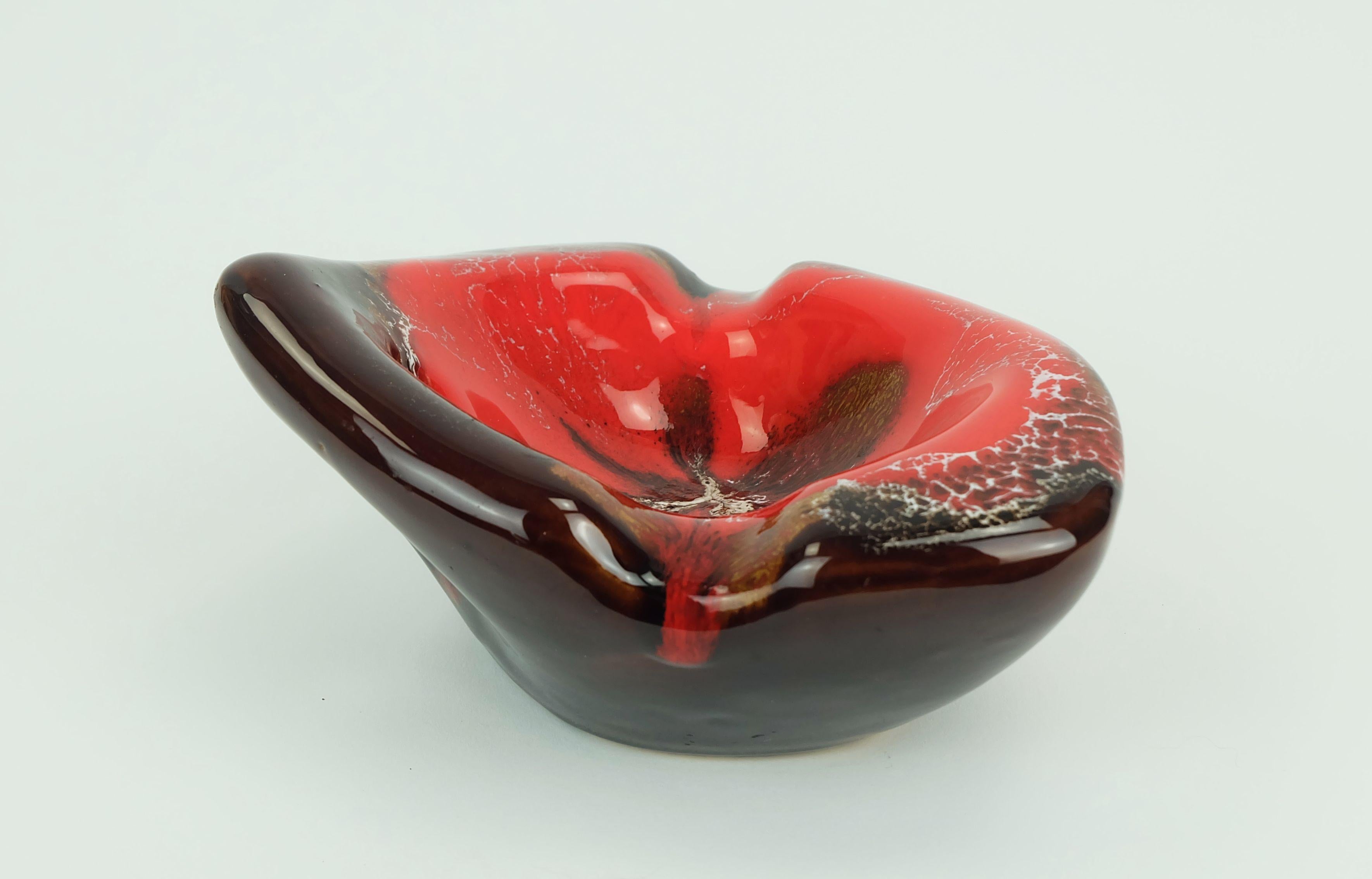 Tedesco Ciotola in ceramica francese d'epoca di metà secolo Vallauris smaltata a goccia forma organica 1960s in vendita