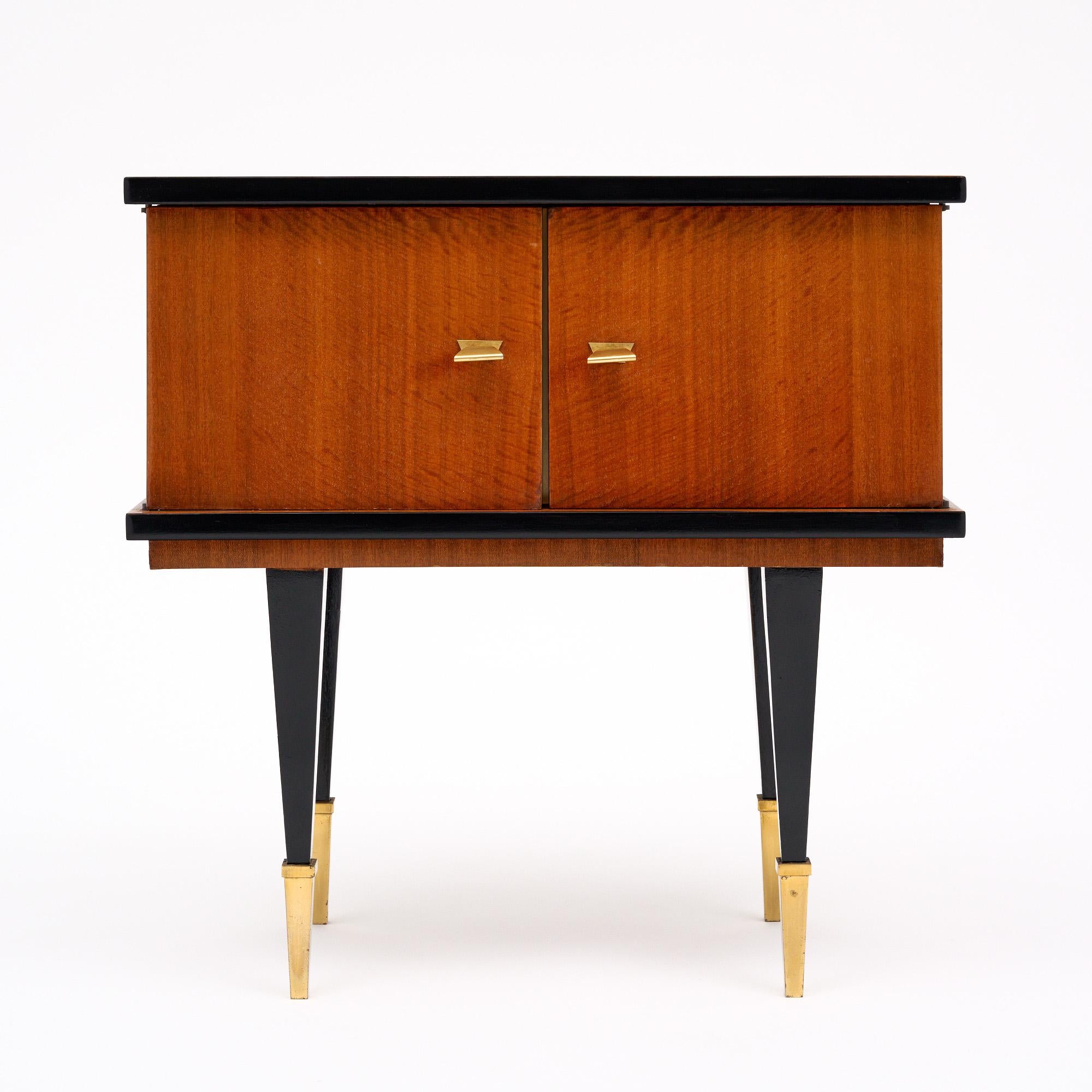 Französische Vintage-Beistelltische aus der Mitte des Jahrhunderts (Mitte des 20. Jahrhunderts) im Angebot