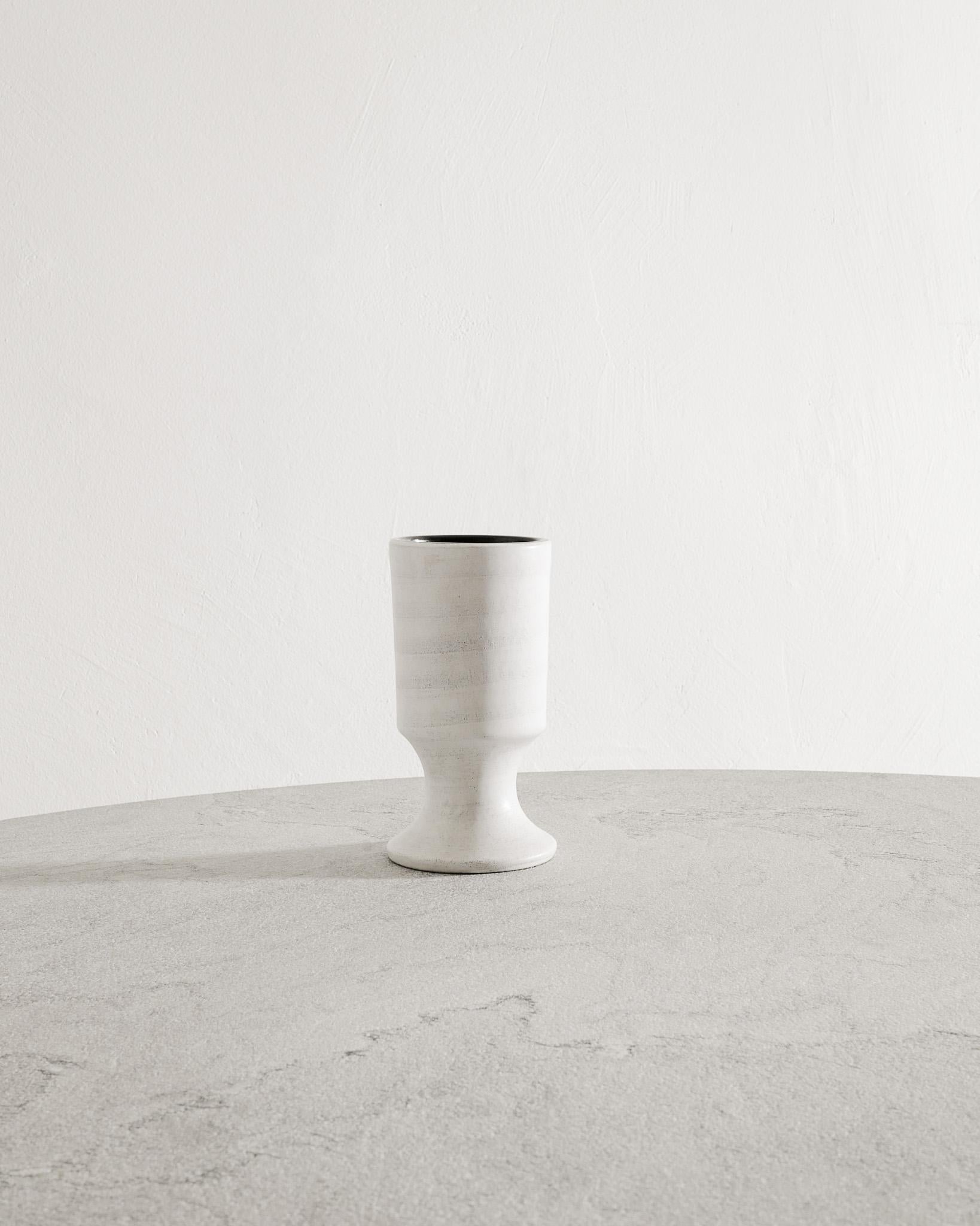 Mid-Century Modern Vase cylindrique blanc français du milieu du siècle par Georges Jouve pour Steph Simon, années 1950 en vente