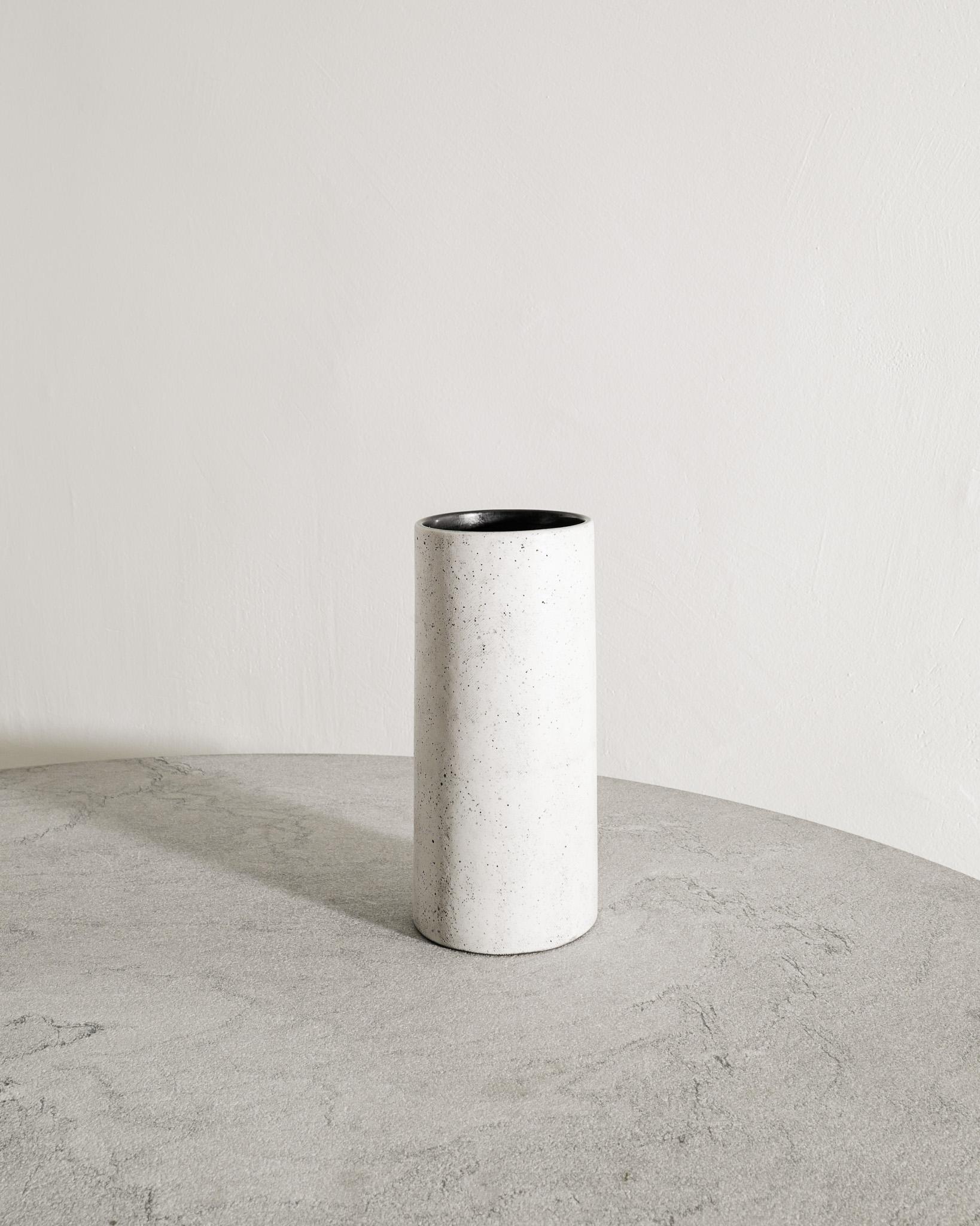 Mid-Century moderno Vaso a cilindro bianco francese di metà secolo di Georges Jouve per Steph Simon, anni '50 in vendita