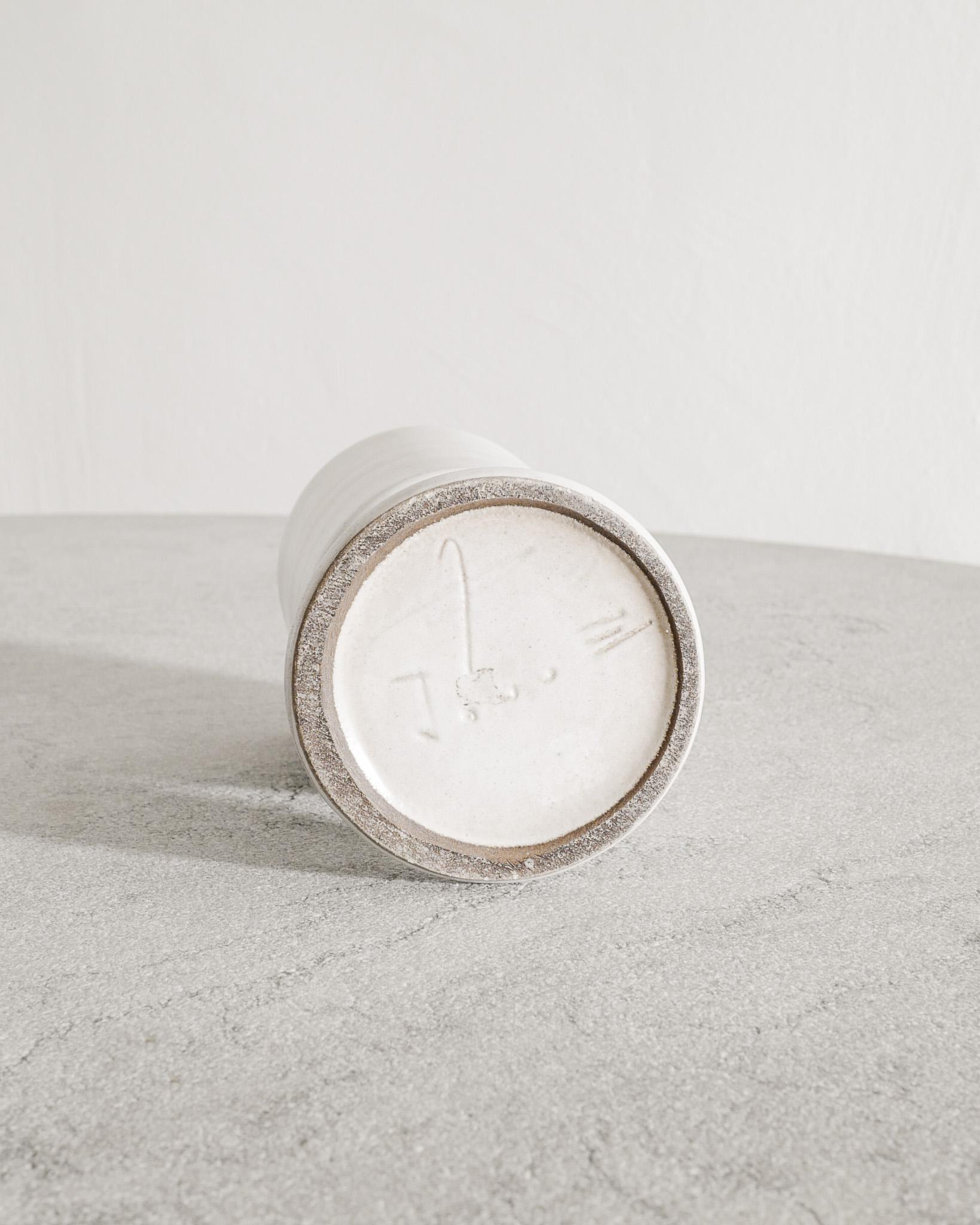 Vase cylindrique blanc français du milieu du siècle par Georges Jouve pour Steph Simon, années 1950 Bon état - En vente à Stockholm, SE