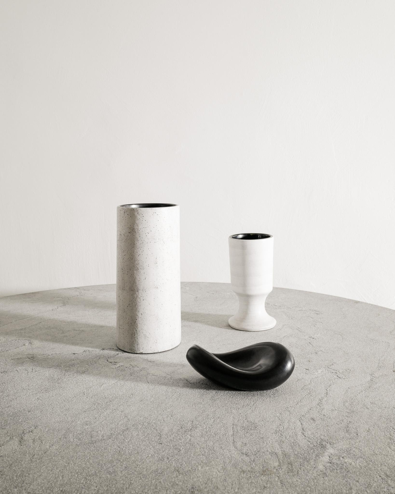 Metà XX secolo Vaso a cilindro bianco francese di metà secolo di Georges Jouve per Steph Simon, anni '50 in vendita