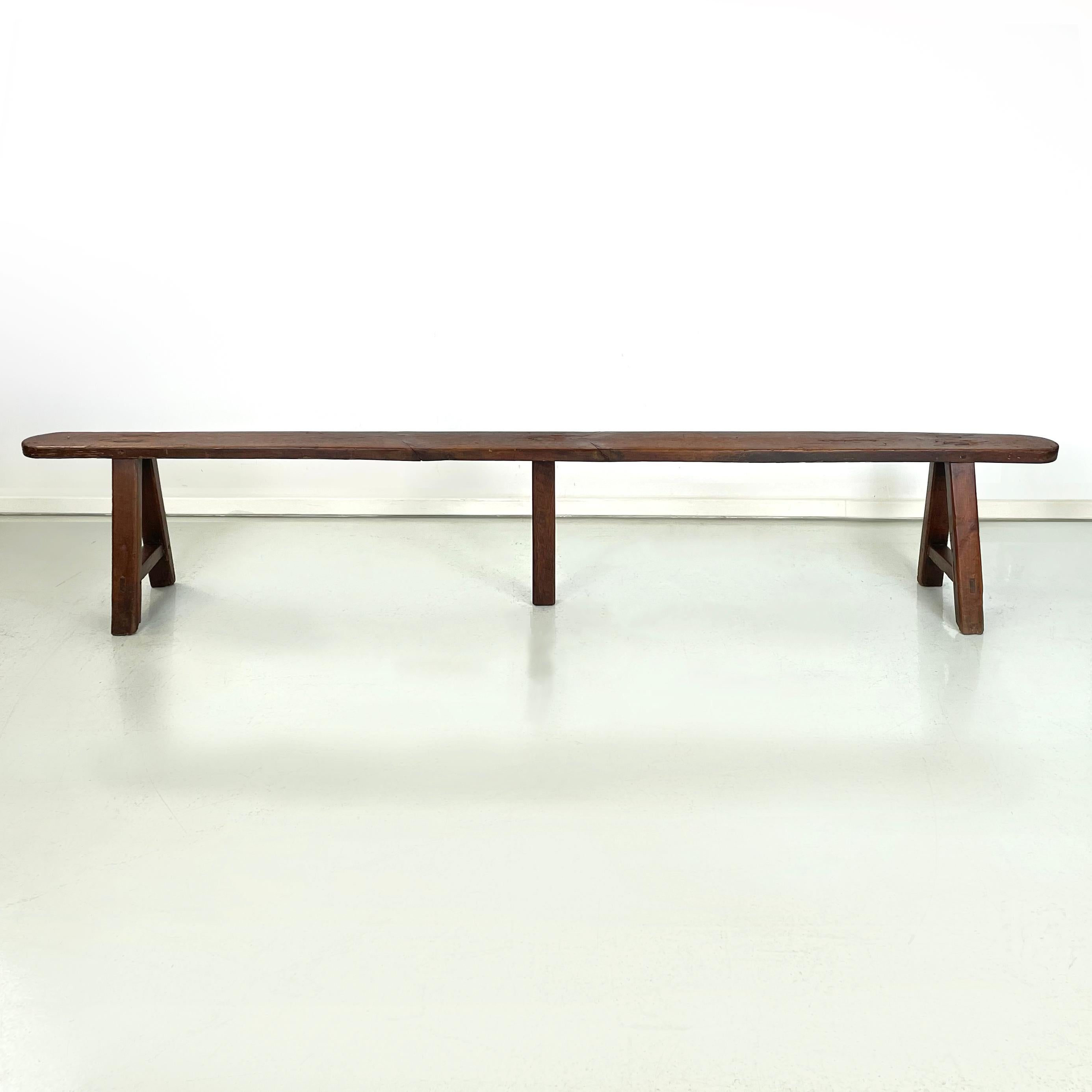 French mid-century Wooden bench with narrow and long seat, 1930s
Bench with narrow and long seat with rounded corners, entirely in solid wood. The legs with a square section facing outwards are positioned diagonally joined by a strip, while the