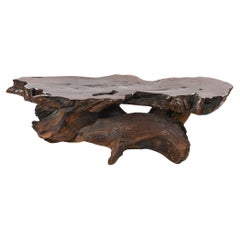 Tavolo da divano brutalista francese di metà secolo in legno di olmo scuro, anni '50
