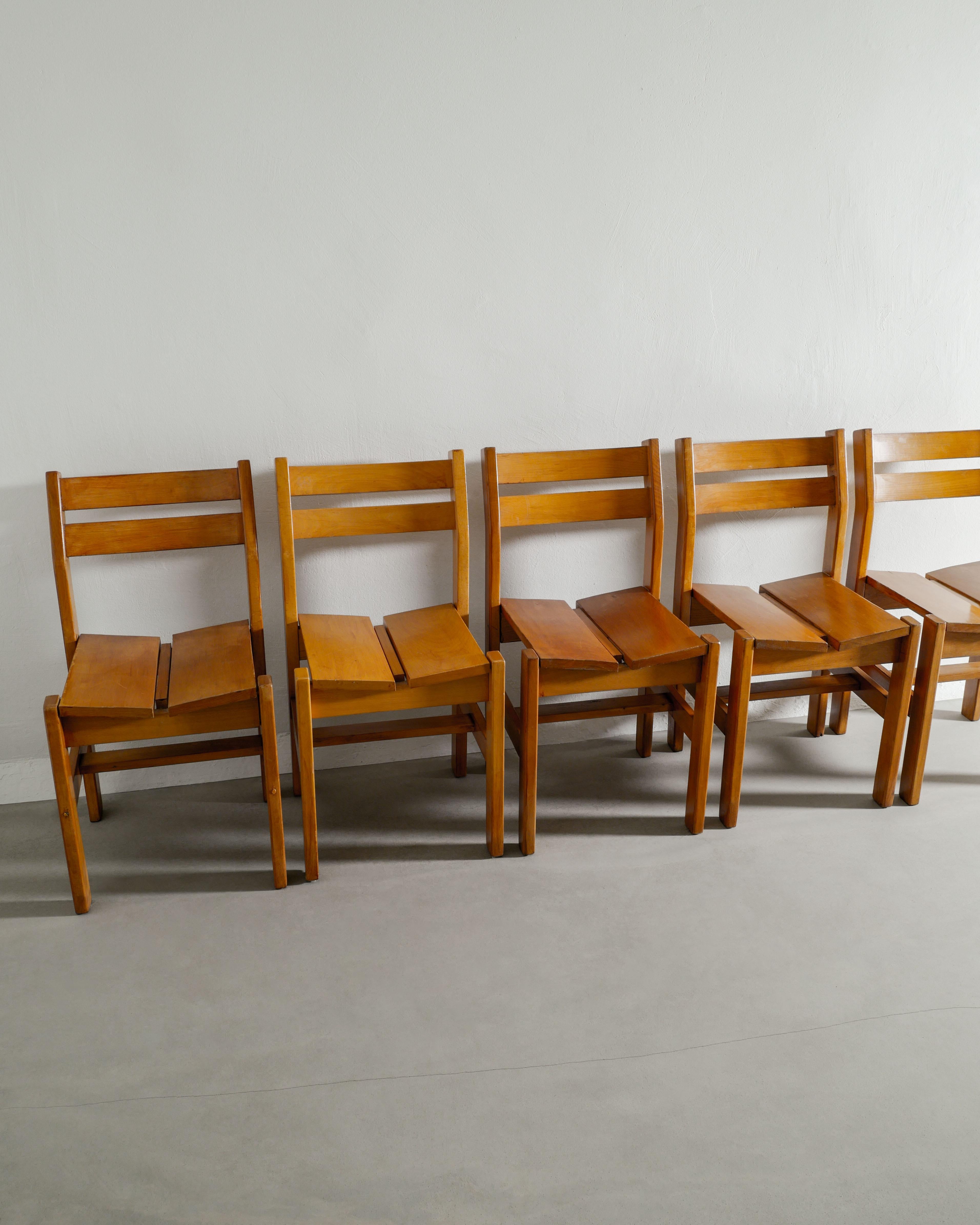 Sedie da pranzo in legno di olmo della metà del secolo scorso attribuite a Charlotte Perriand In condizioni buone in vendita a Stockholm, SE